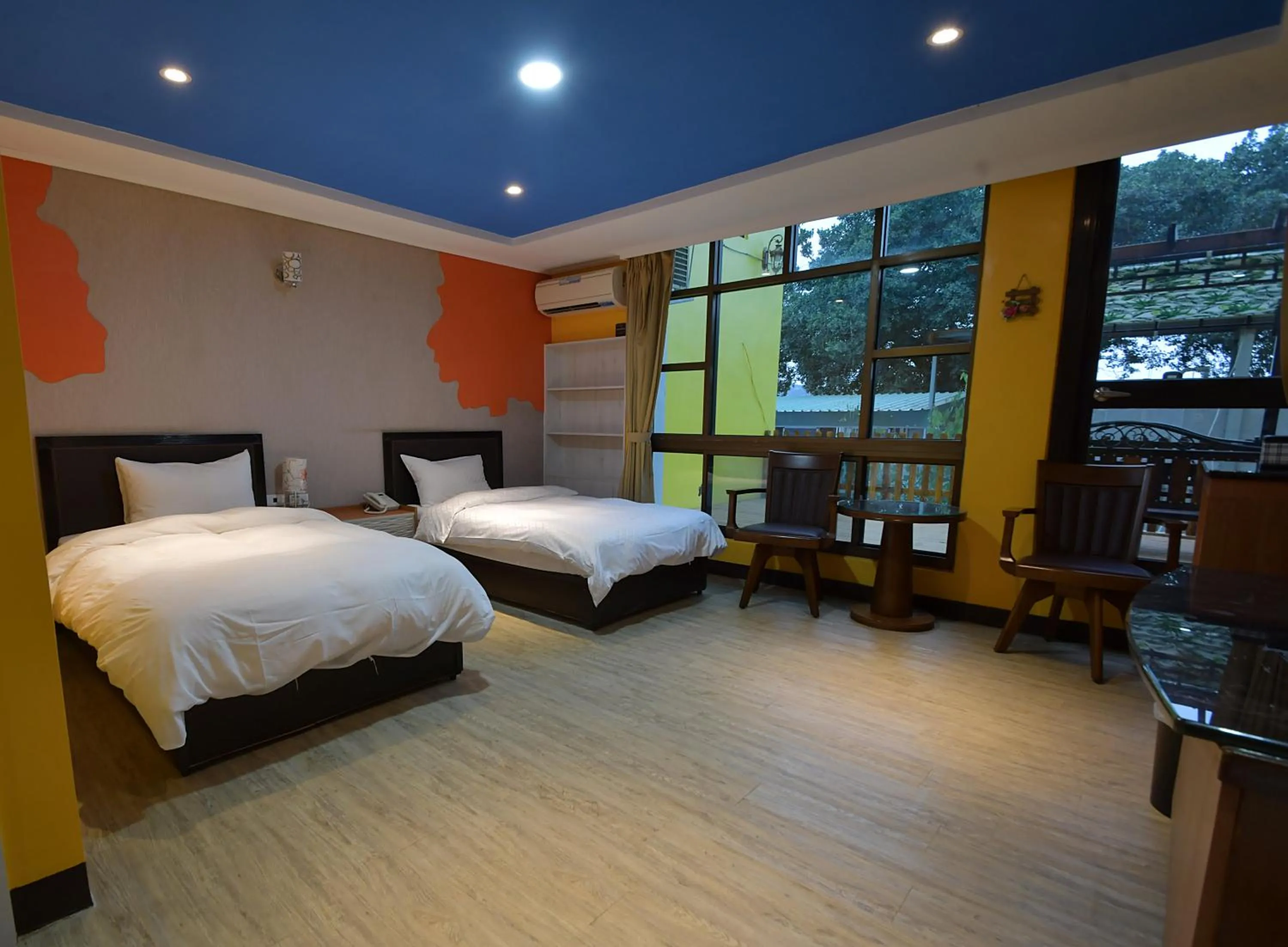 Bed in Jinsa Lakeside View Resort