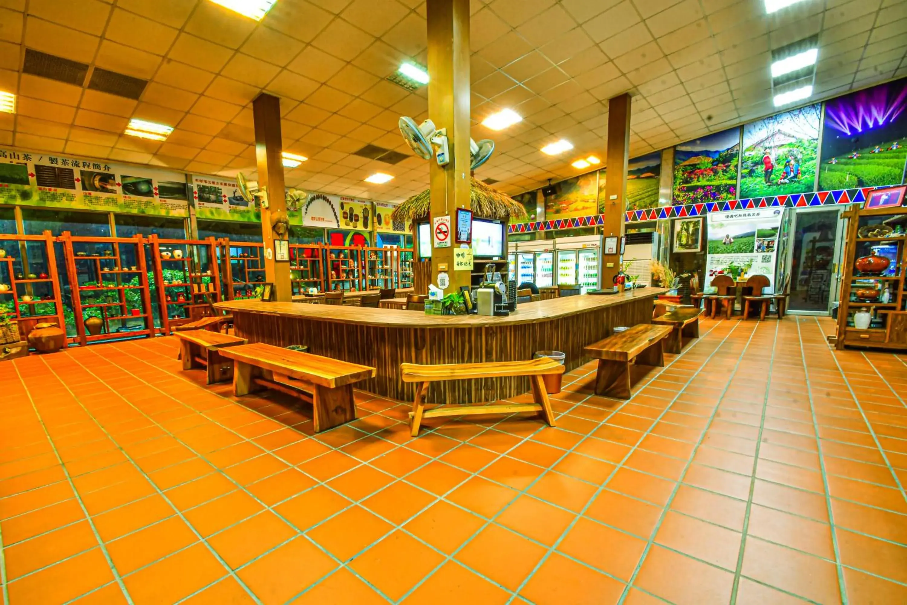 Communal lounge/ TV room in Jinsa Lakeside View Resort Communal lounge/ TV room in Jinsa Lakeside View Resort