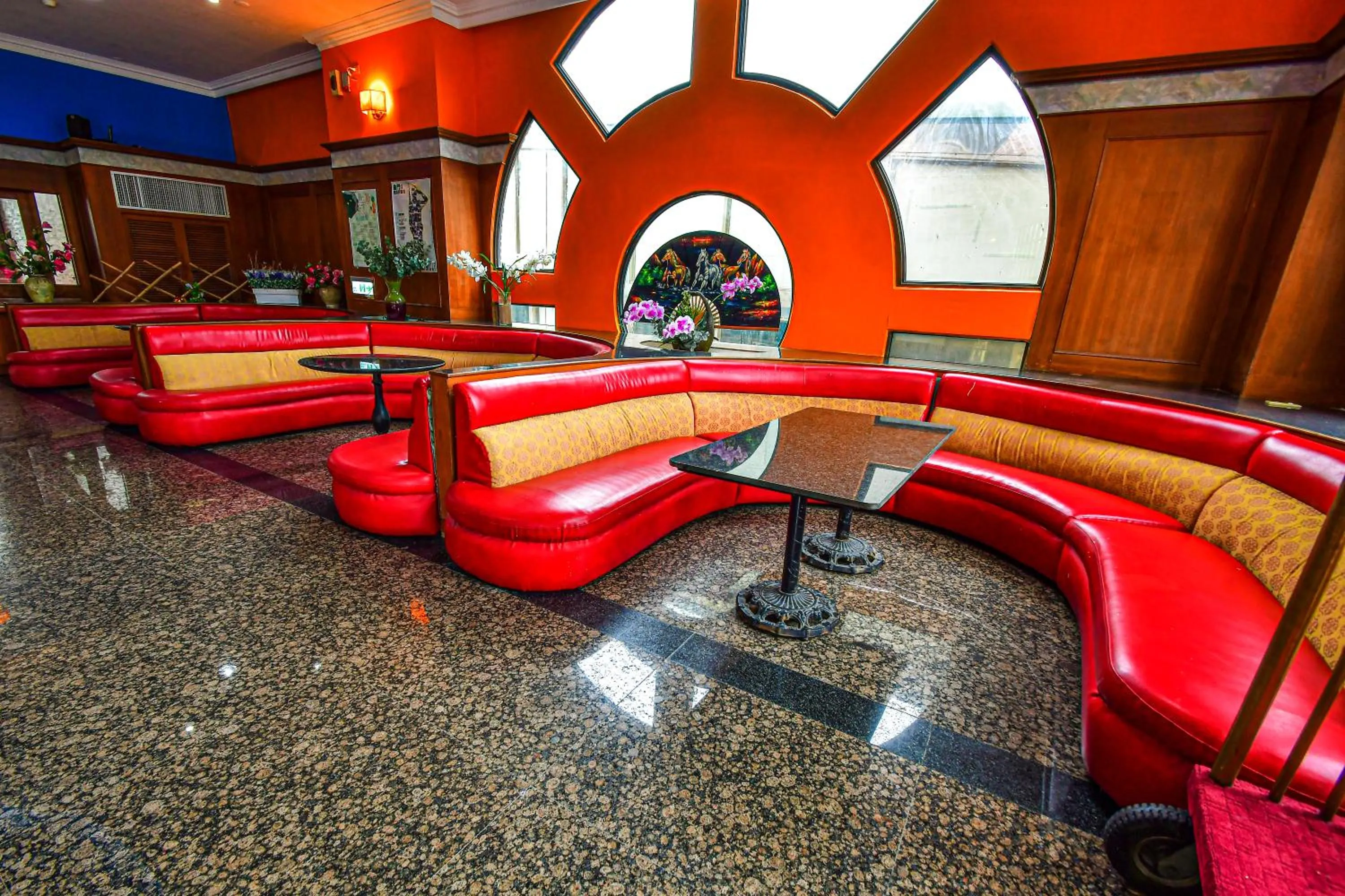 Seating area in Jinsa Lakeside View Resort