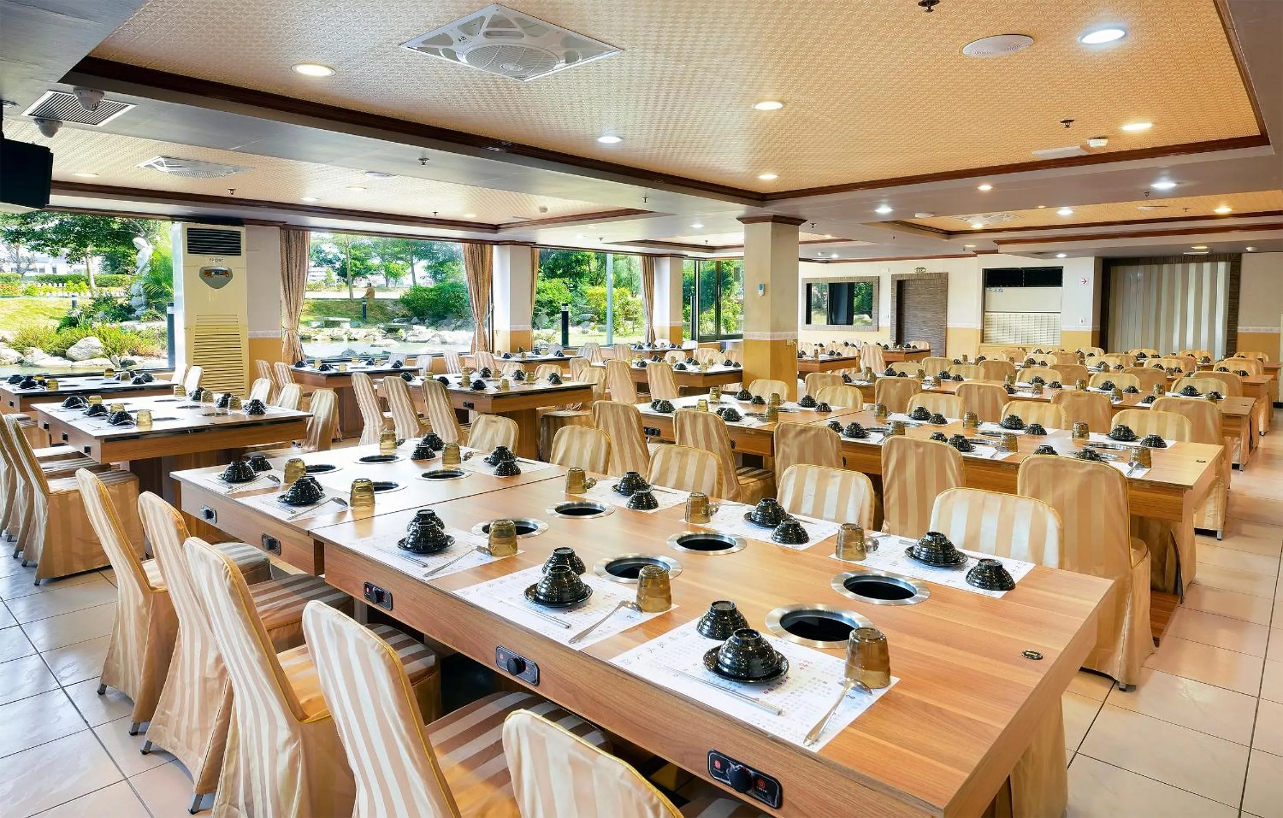 Restaurant/places to eat in Jinsa Lakeside View Resort