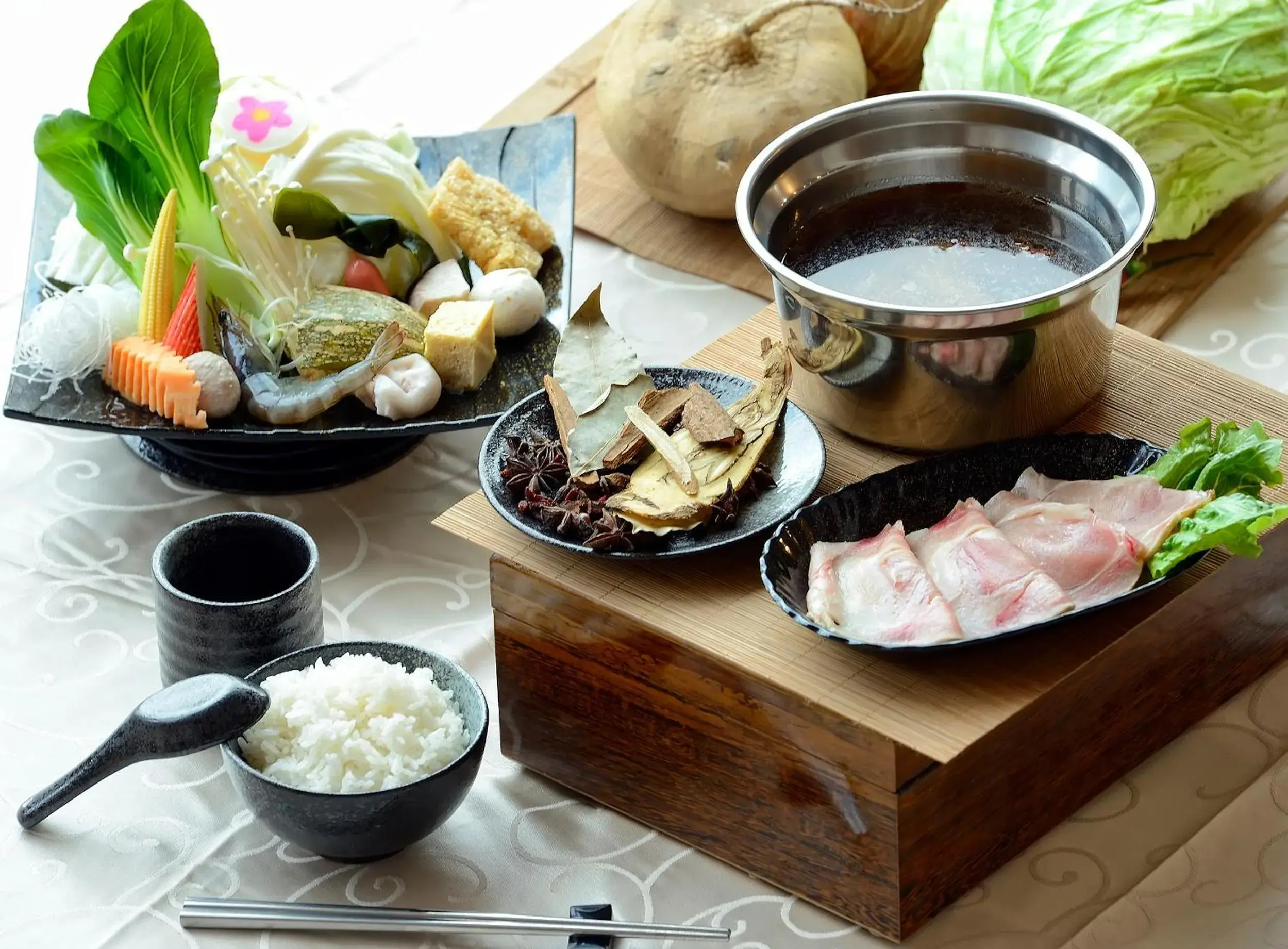 Restaurant/places to eat in Jinsa Lakeside View Resort Restaurant/places to eat in Jinsa Lakeside View Resort