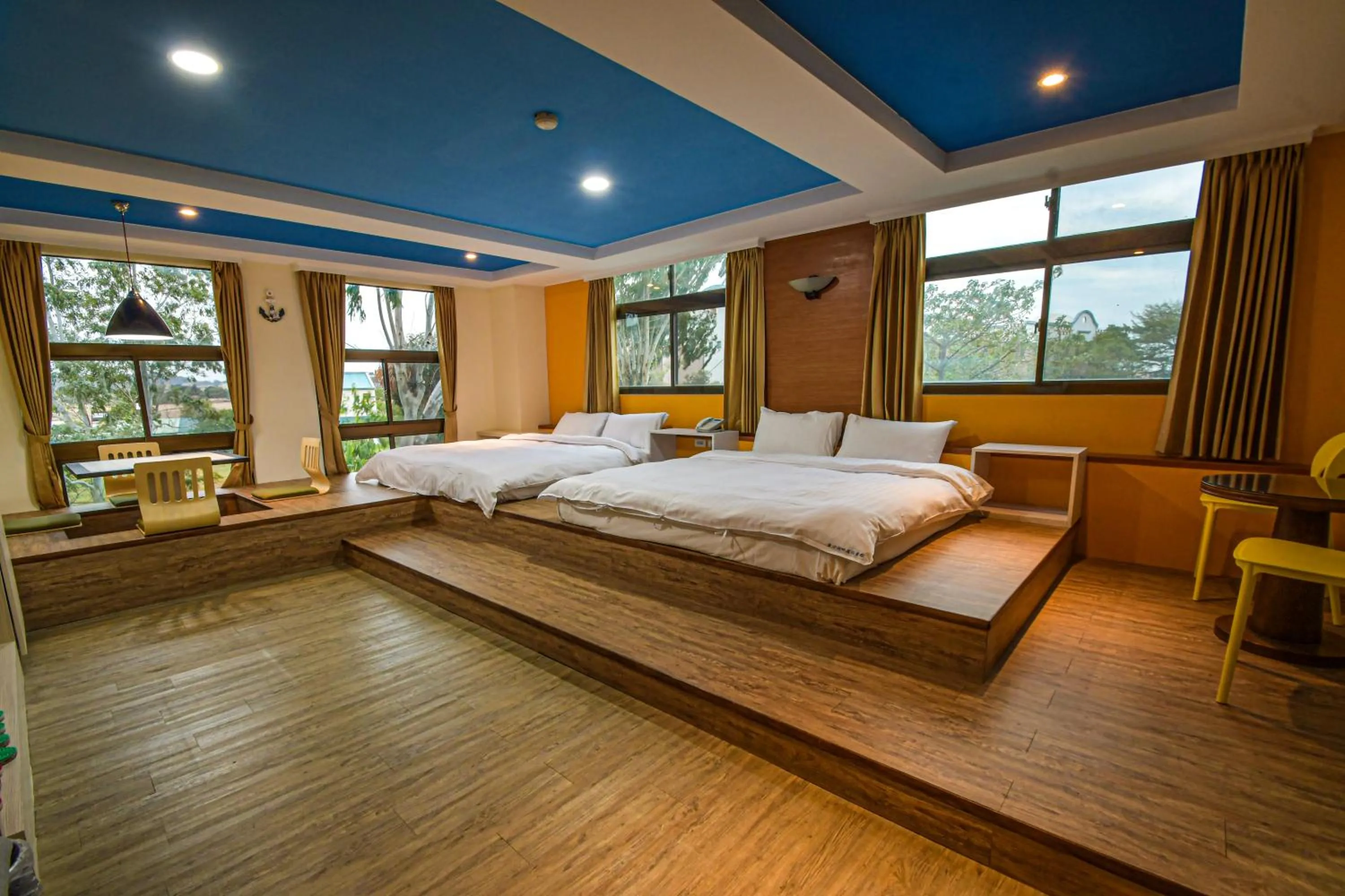 Bed in Jinsa Lakeside View Resort