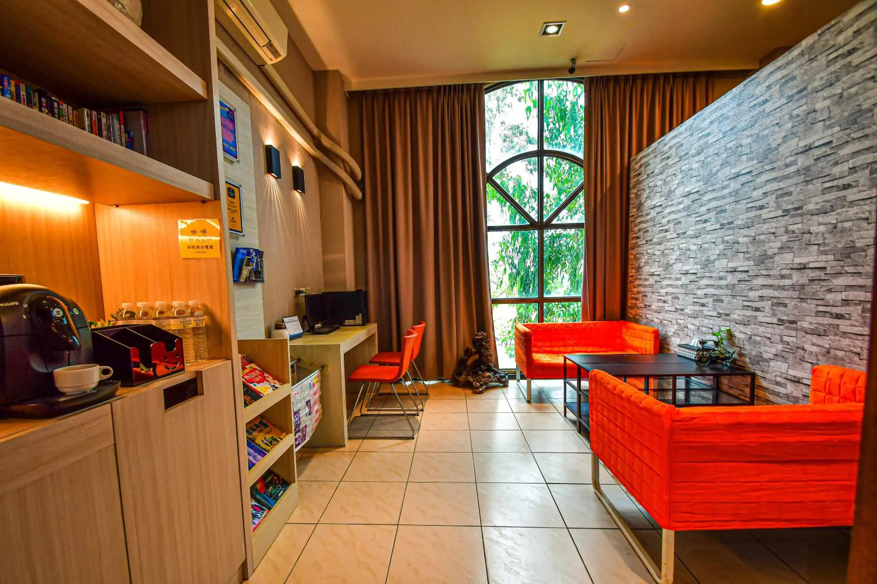 Seating area in Jinsa Lakeside View Resort Seating area in Jinsa Lakeside View Resort