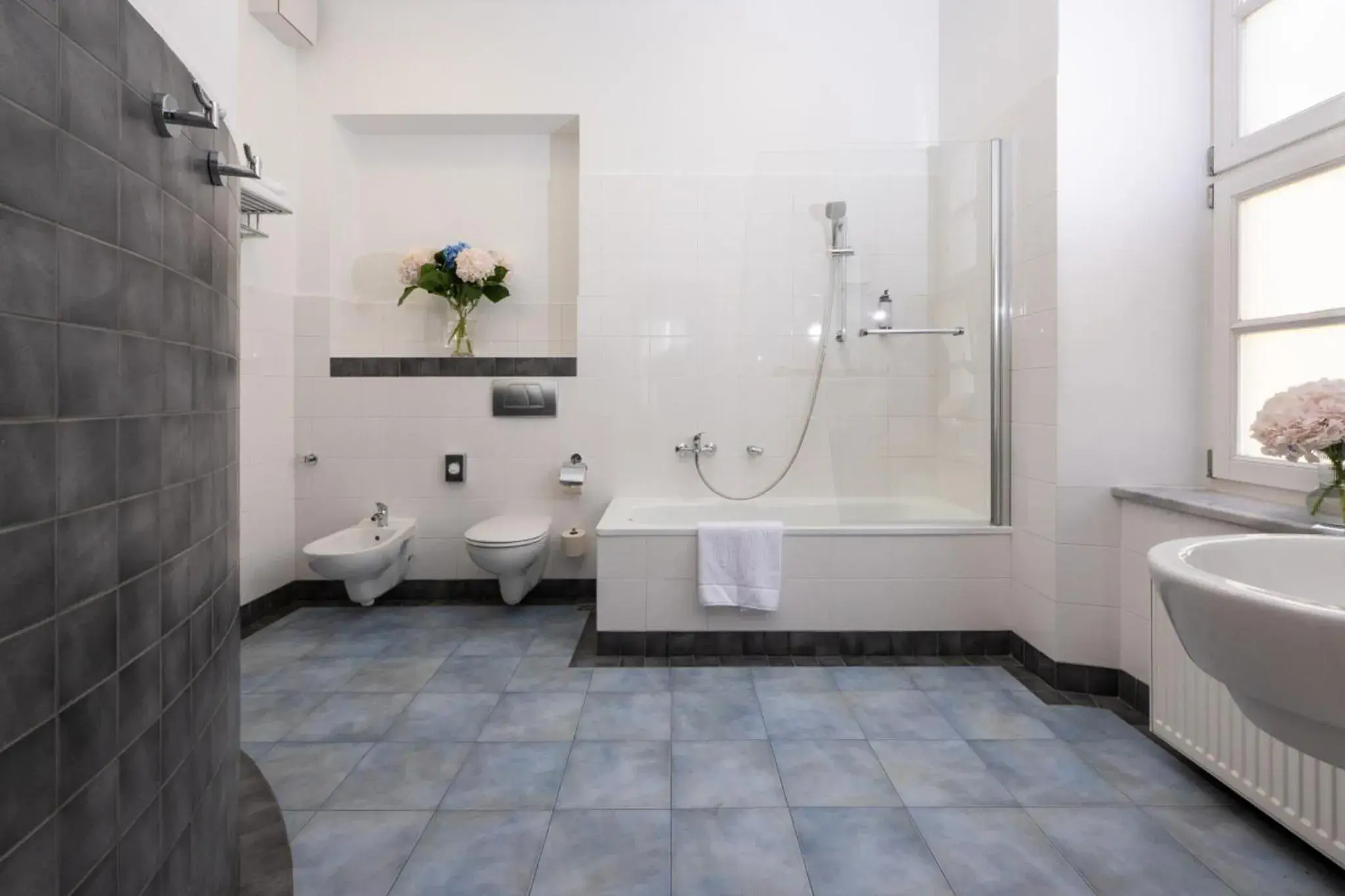 Shower in Hotel Palladian Shower in Hotel Palladian