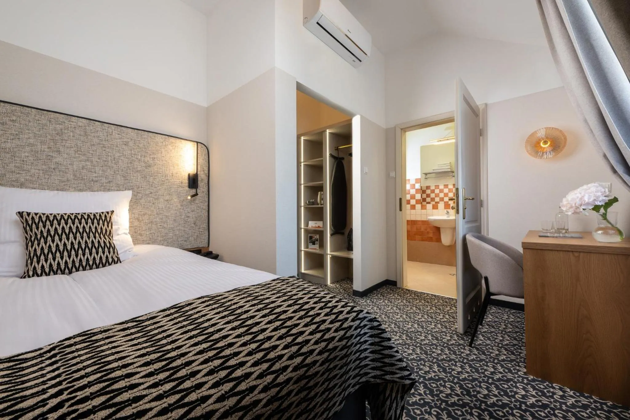 Bed in Hotel Palladian