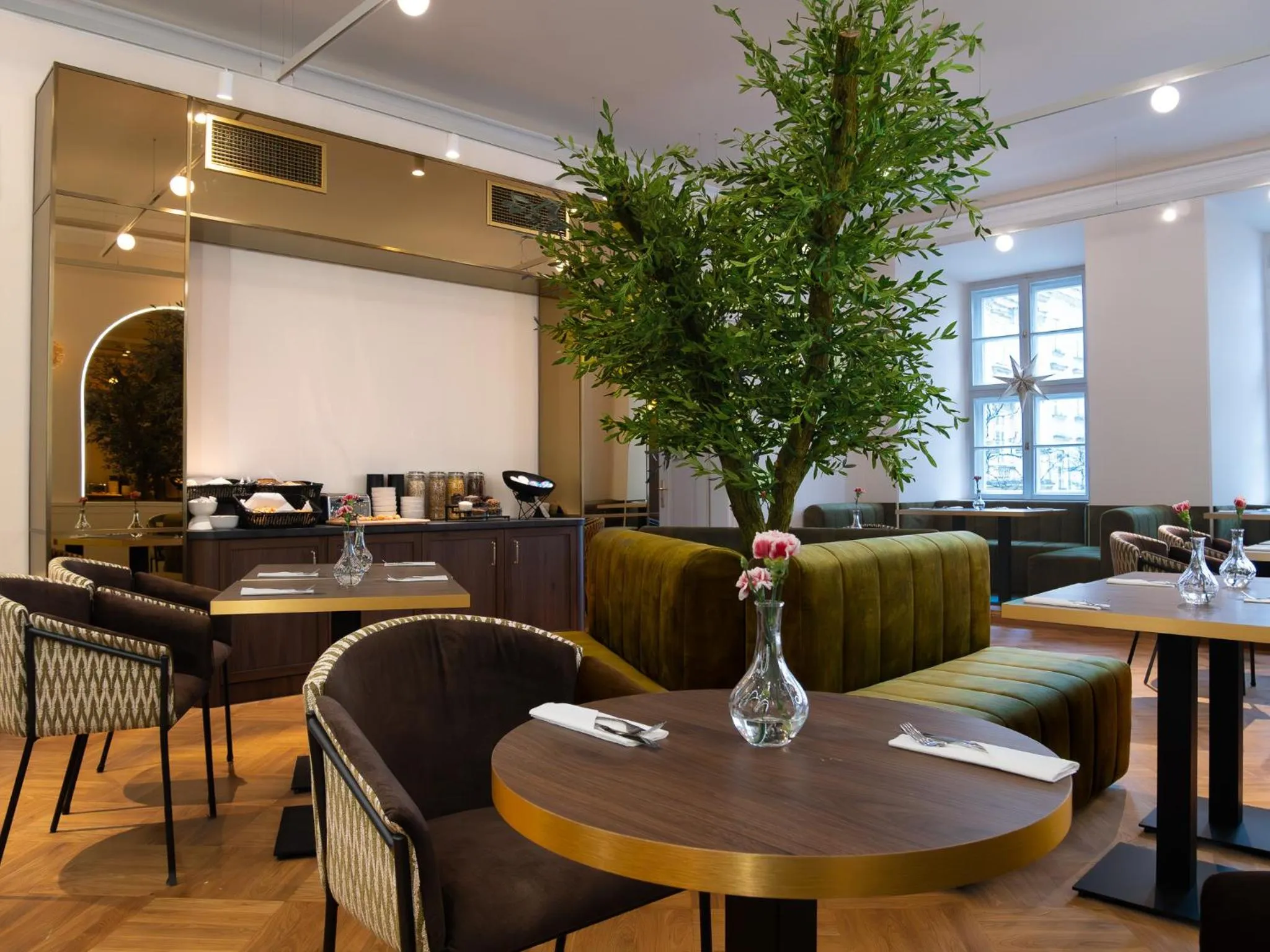 Restaurant/places to eat in Hotel Palladian