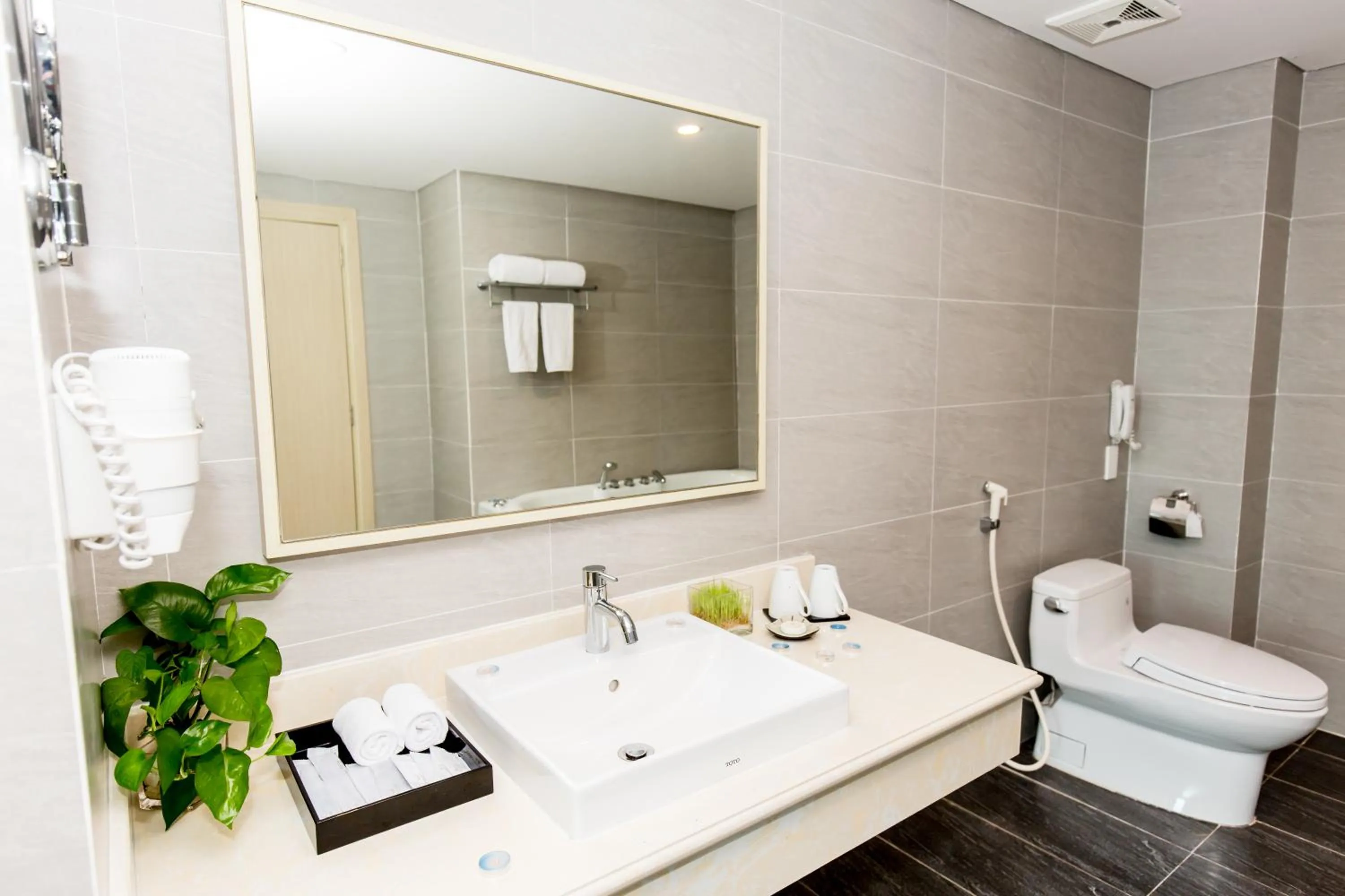 Shower in Muong Thanh Luxury Dien Lam