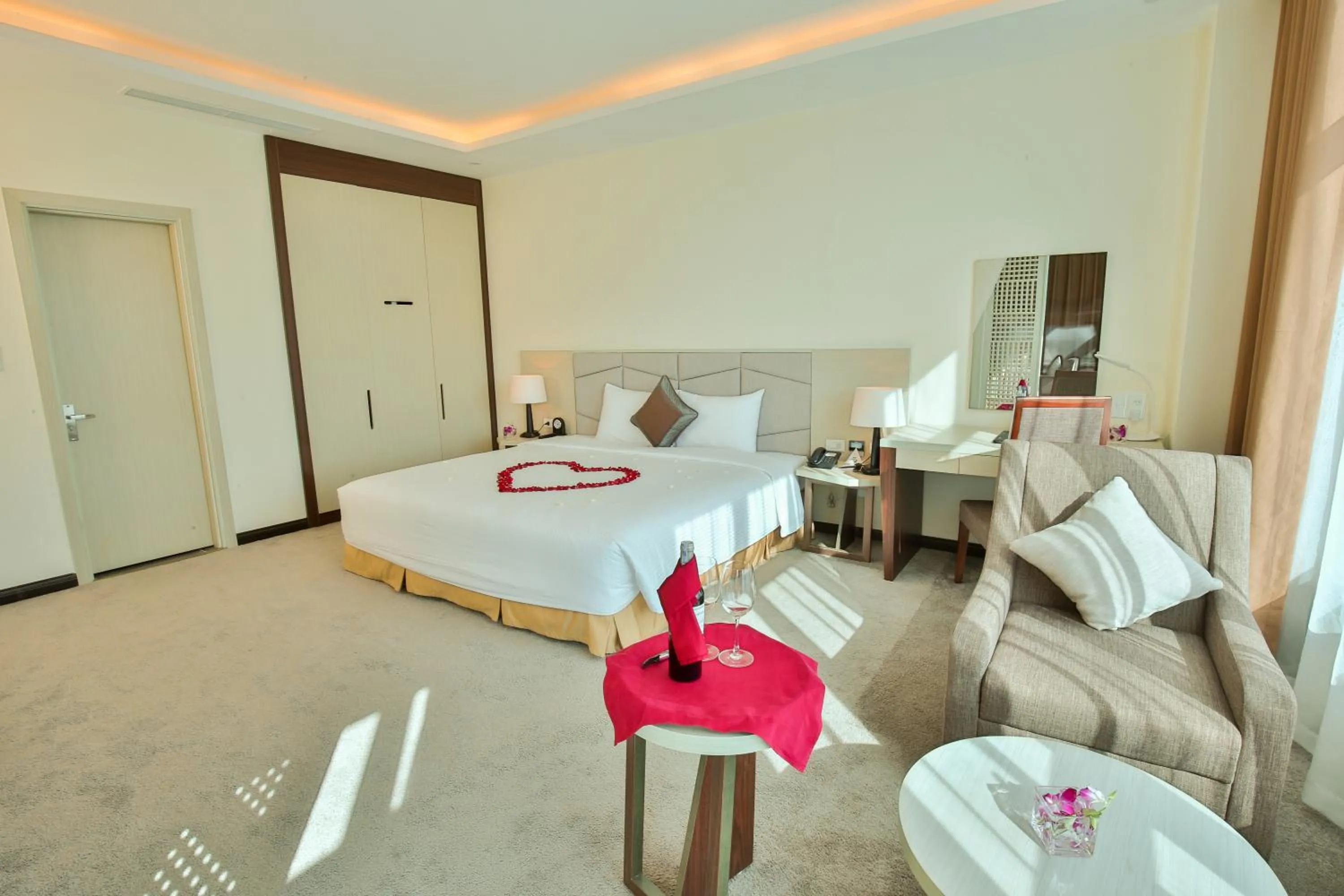 Bedroom, Bed in Muong Thanh Luxury Dien Lam