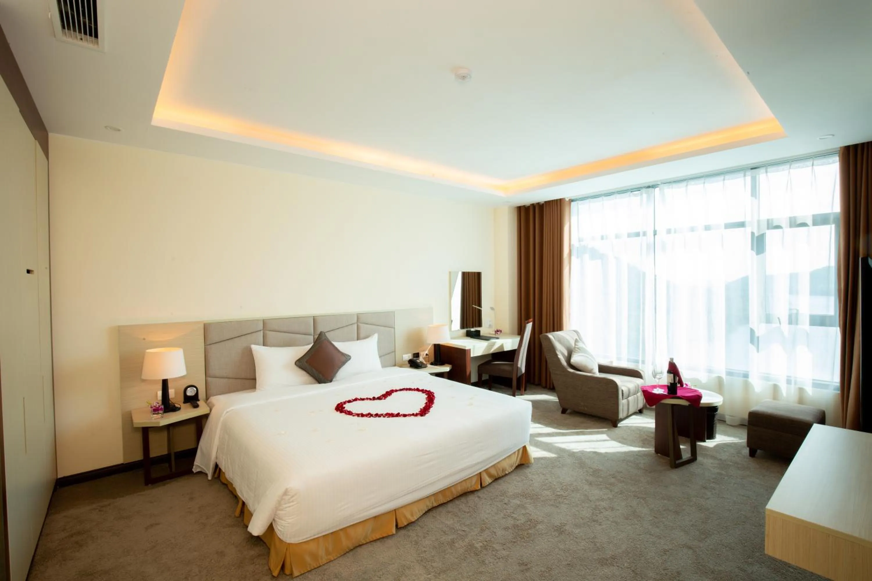 Bedroom, Bed in Muong Thanh Luxury Dien Lam