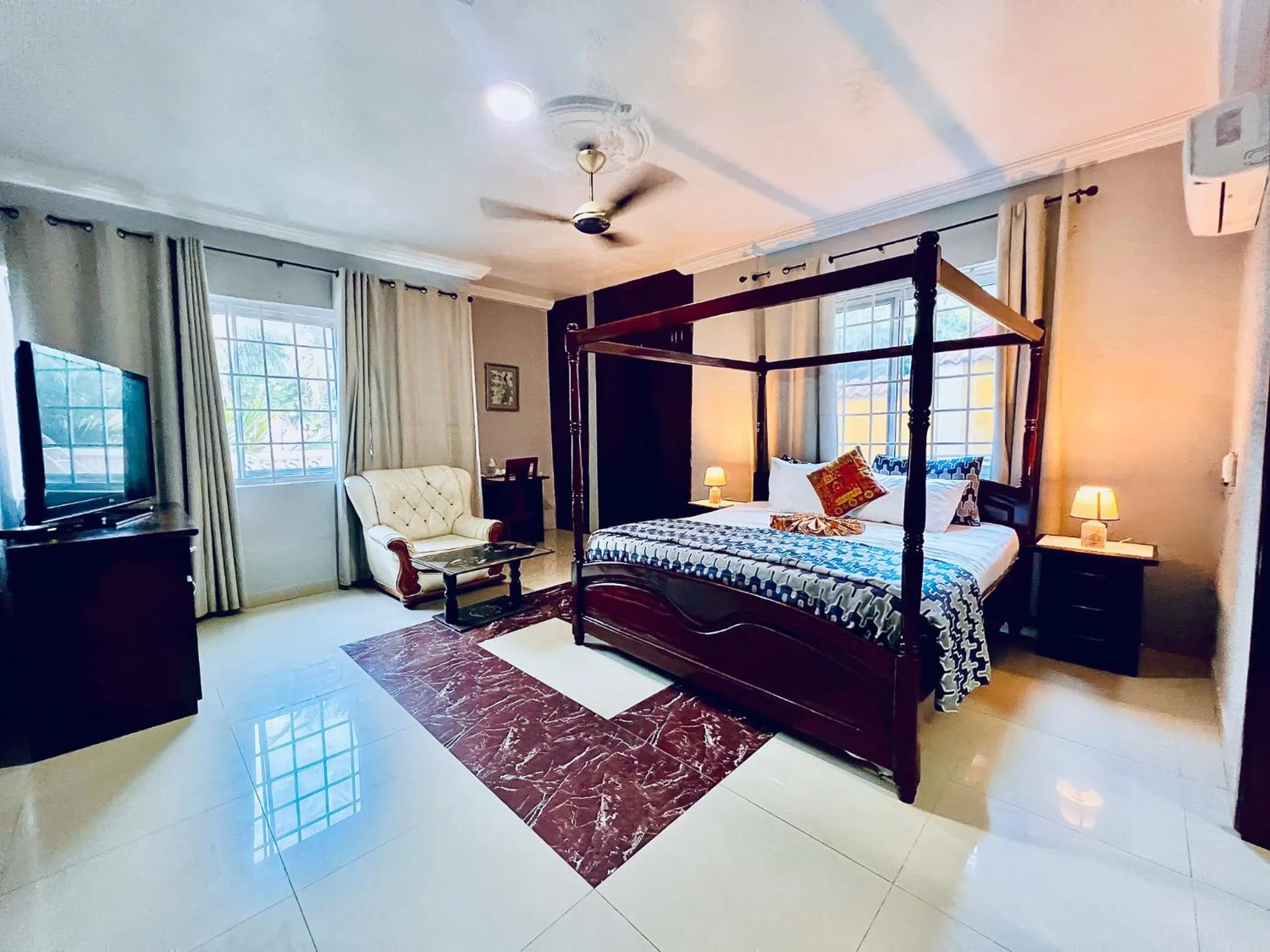 Bed in Coconut Pointe Villa & Beach Resort