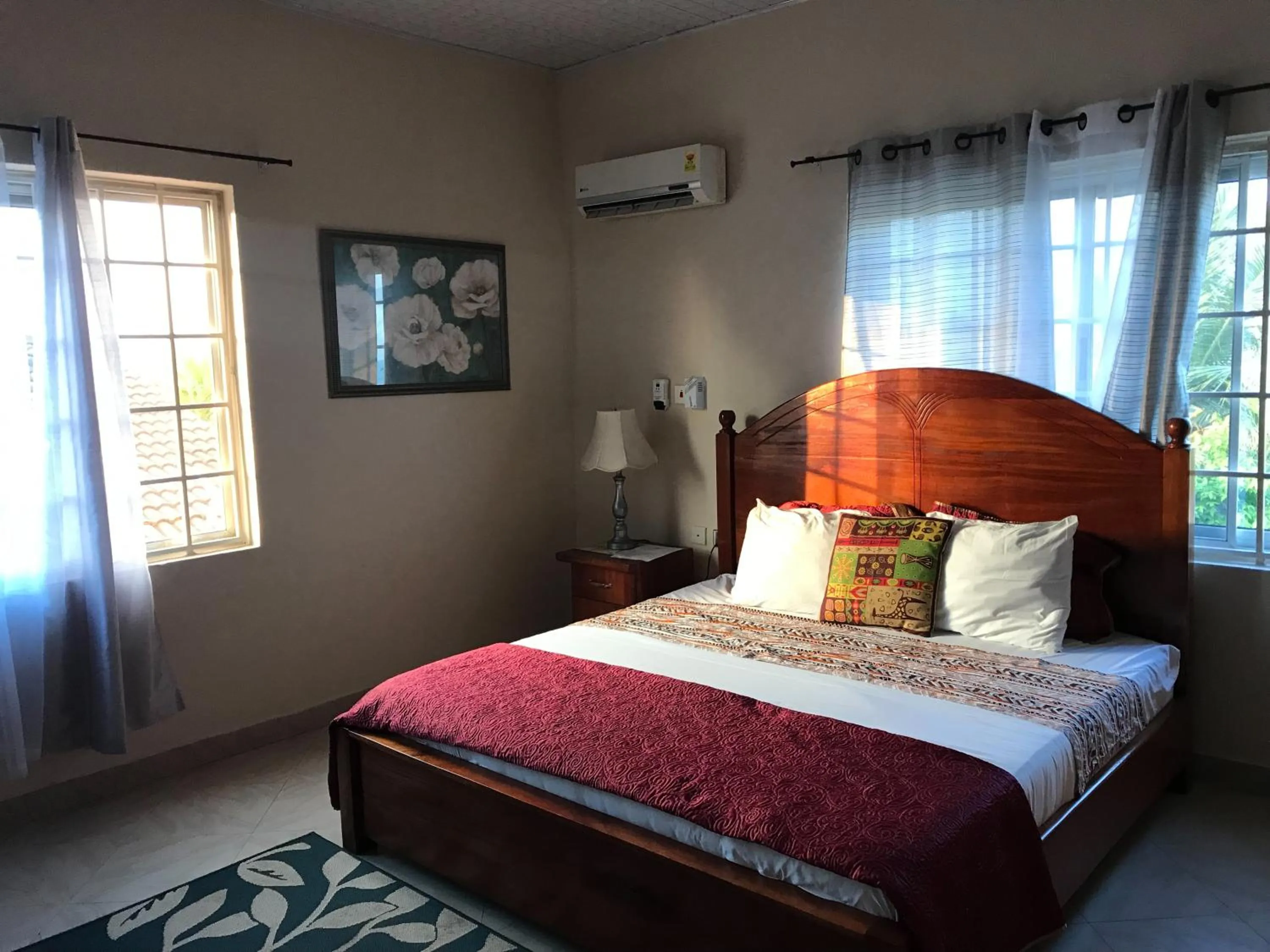 Bed in Coconut Pointe Villa & Beach Resort