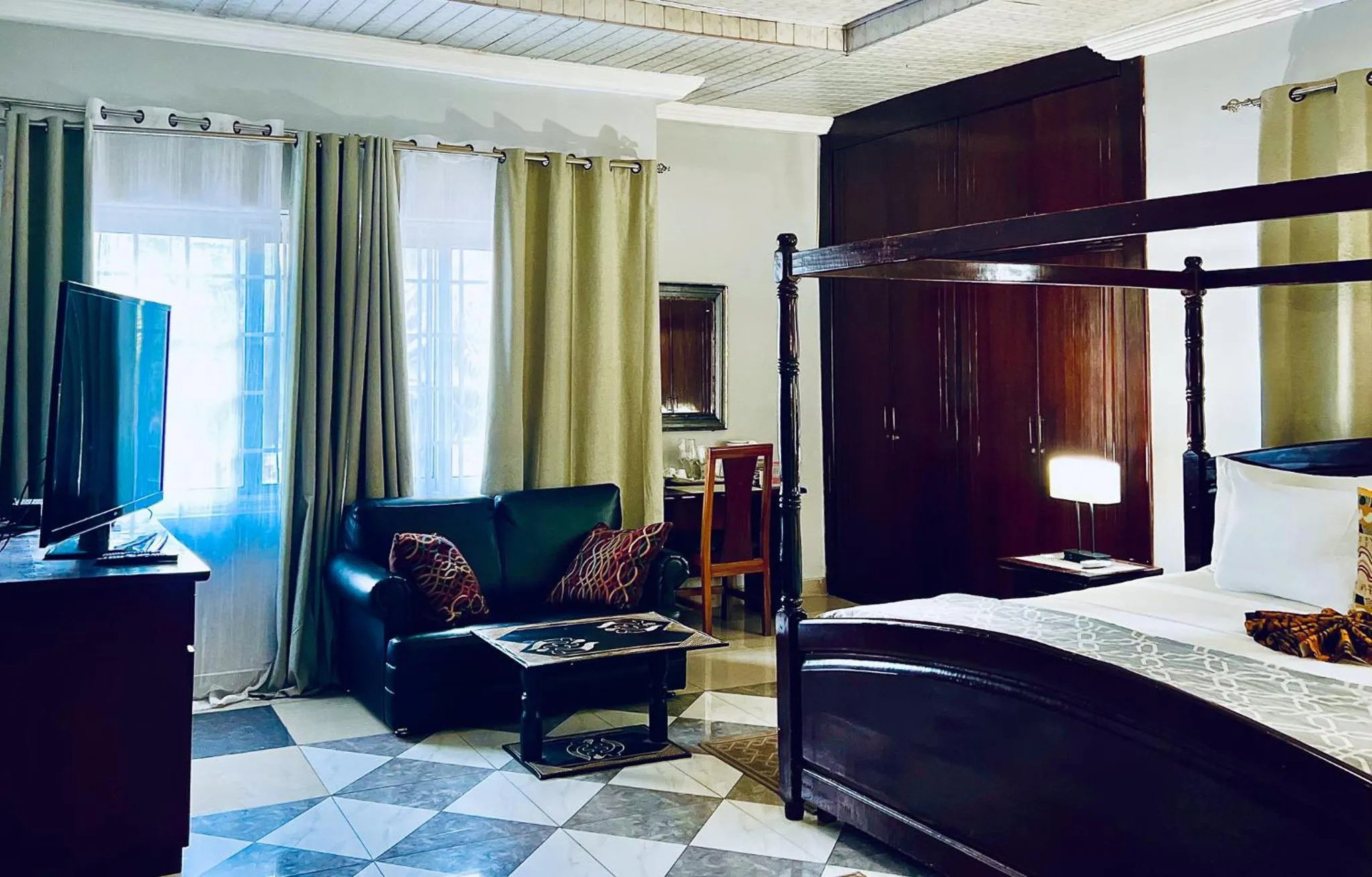 Bed in Coconut Pointe Villa & Beach Resort