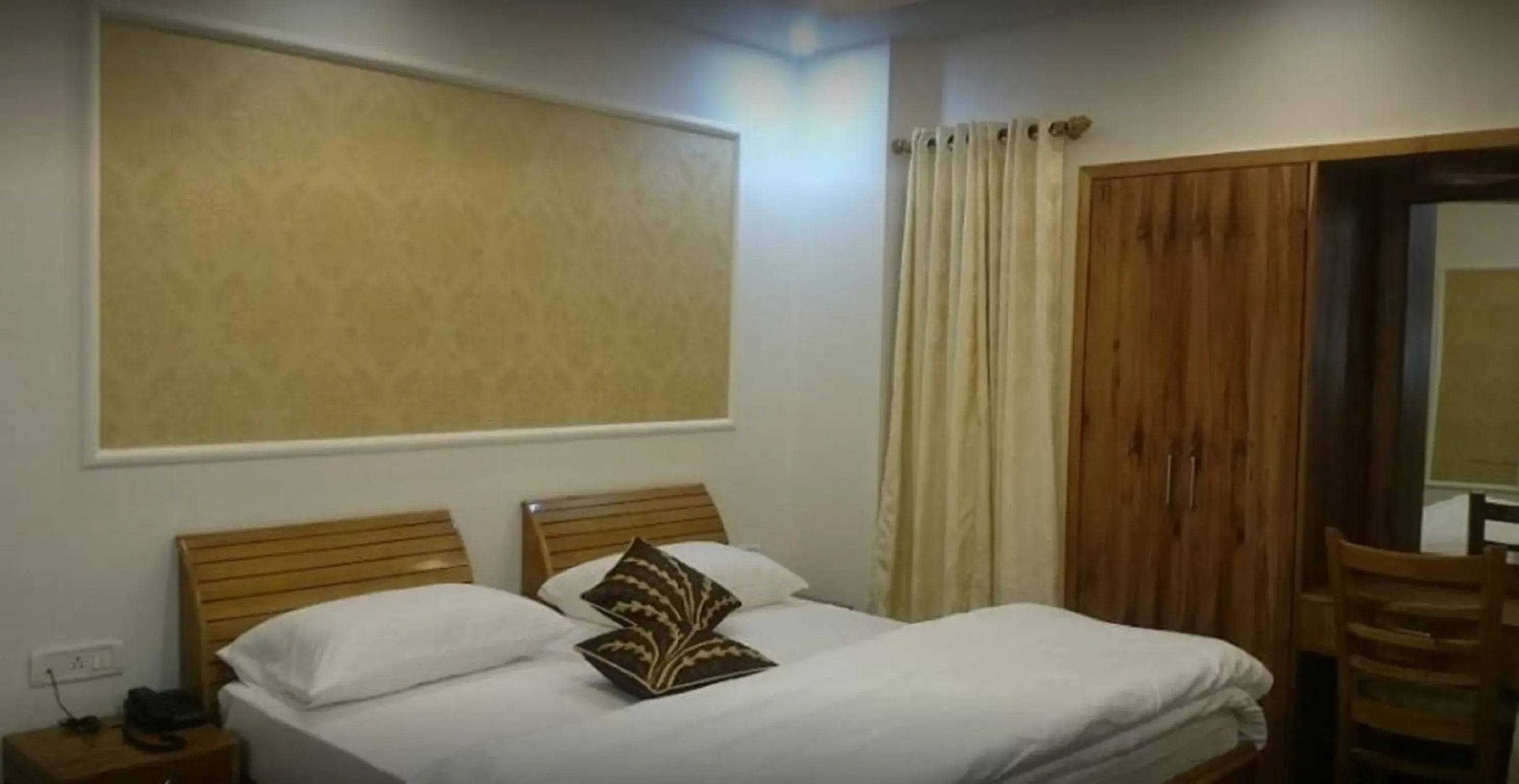 Bedroom, Bed in The Golden Peak, Hotel Bedroom, Bed in The Golden Peak, Hotel