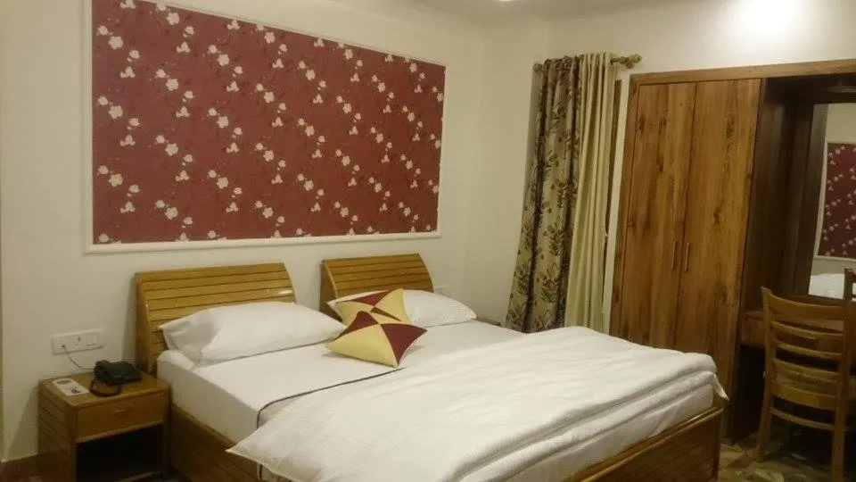 Bedroom, Bed in The Golden Peak, Hotel