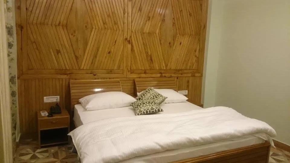 cot, Bed in The Golden Peak, Hotel