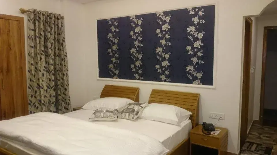 Bedroom, Bed in The Golden Peak, Hotel Bedroom, Bed in The Golden Peak, Hotel