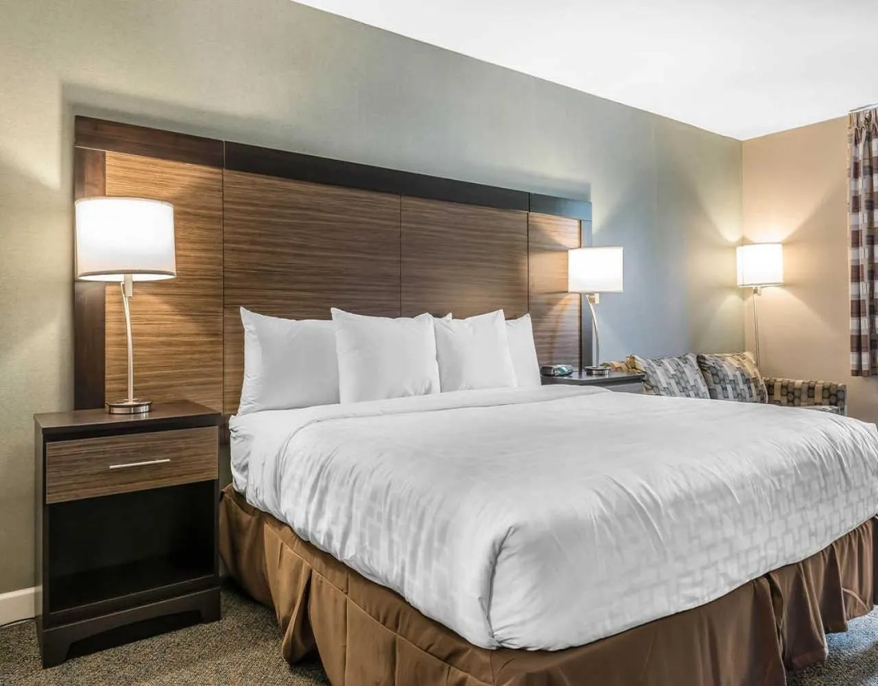 Bedroom, Bed in Clarion Inn Belle Vernon