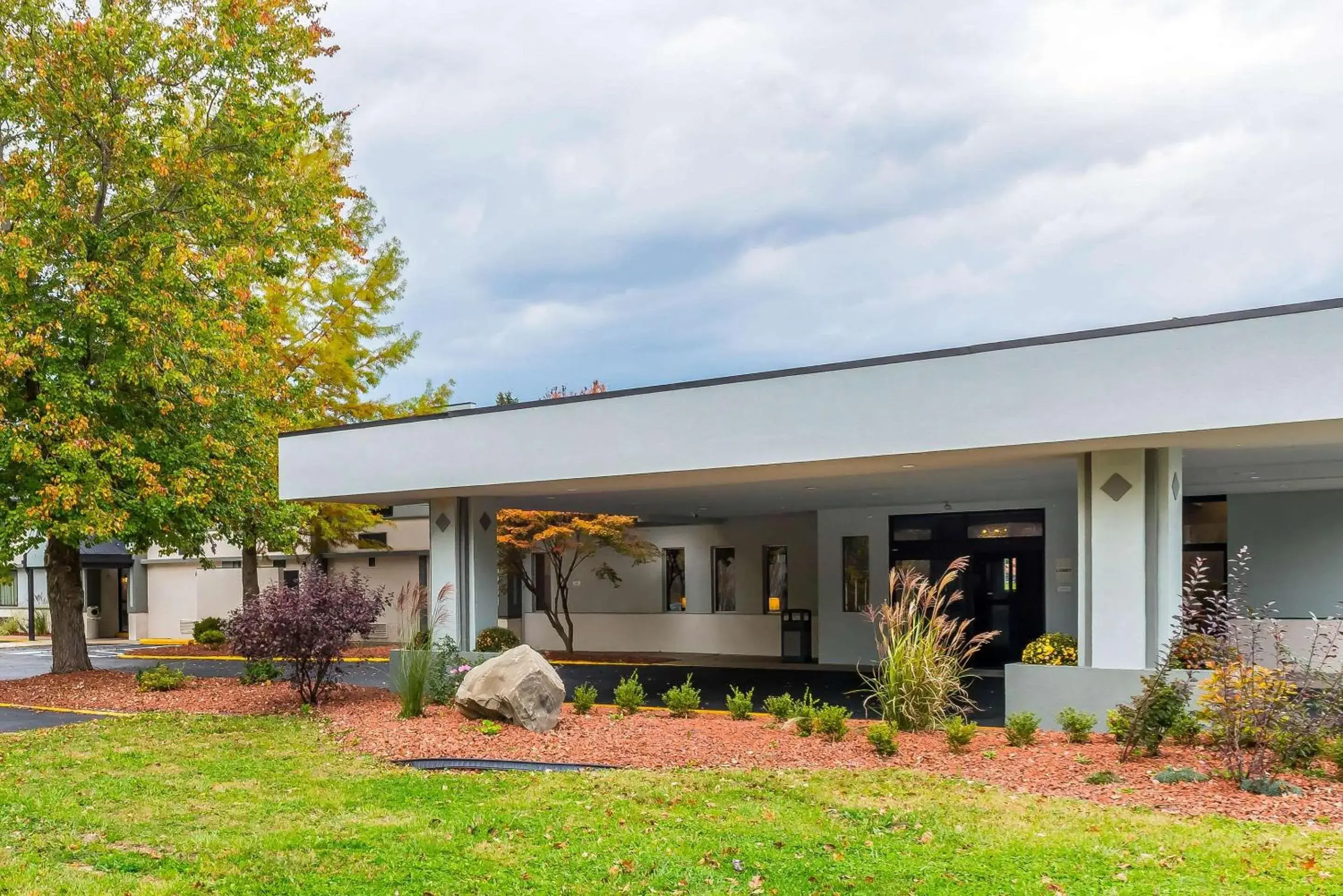 Property building in Clarion Inn Belle Vernon Property building in Clarion Inn Belle Vernon