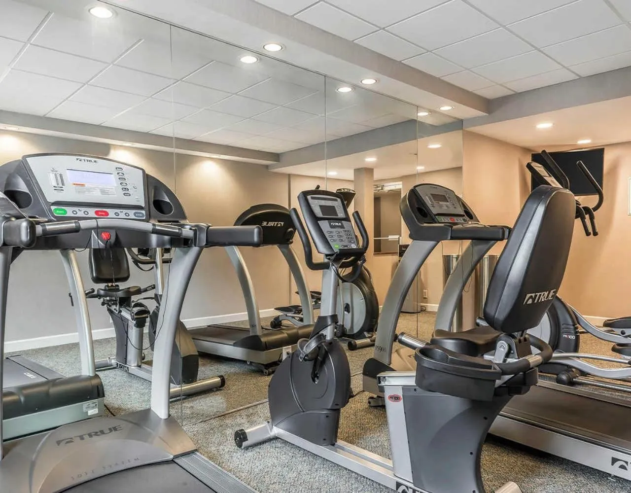 Fitness centre/facilities in Clarion Inn Belle Vernon