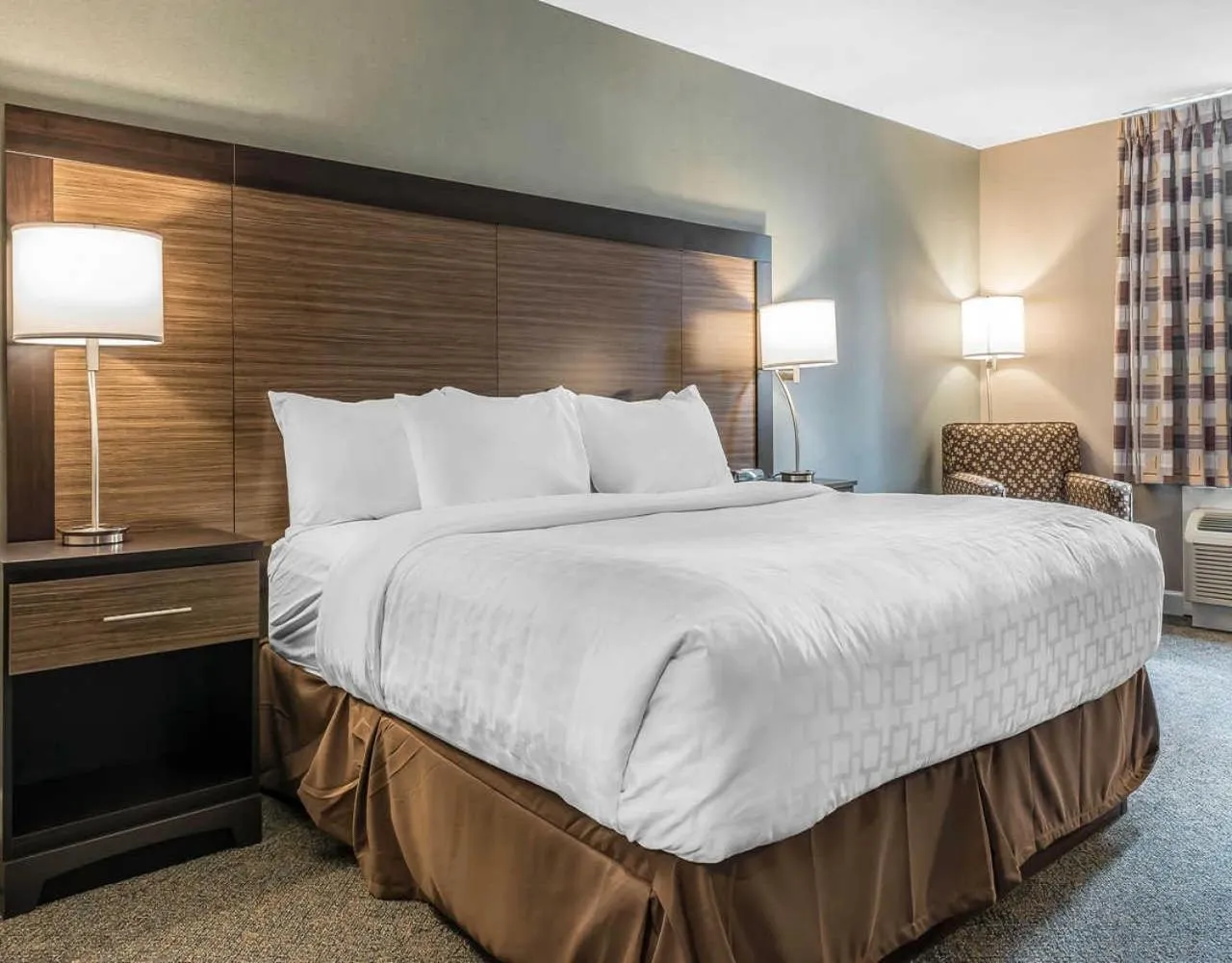 Bedroom, Bed in Clarion Inn Belle Vernon