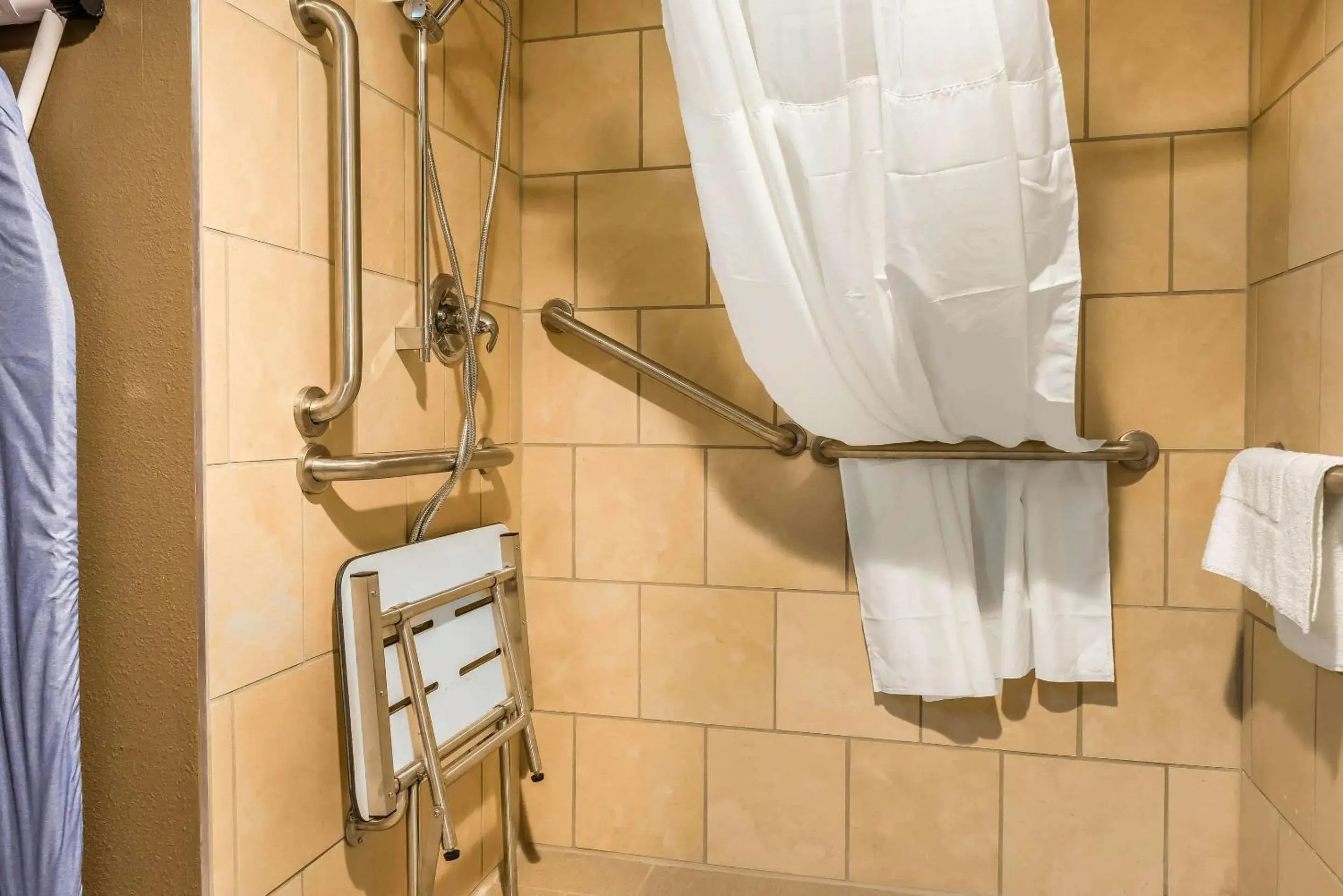 Bathroom in Clarion Inn Belle Vernon Bathroom in Clarion Inn Belle Vernon