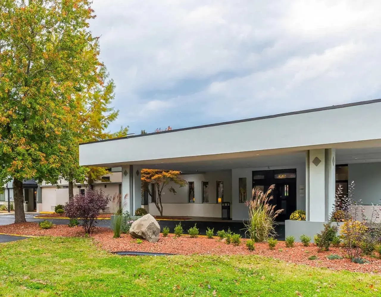 Garden view in Clarion Inn Belle Vernon Garden view in Clarion Inn Belle Vernon