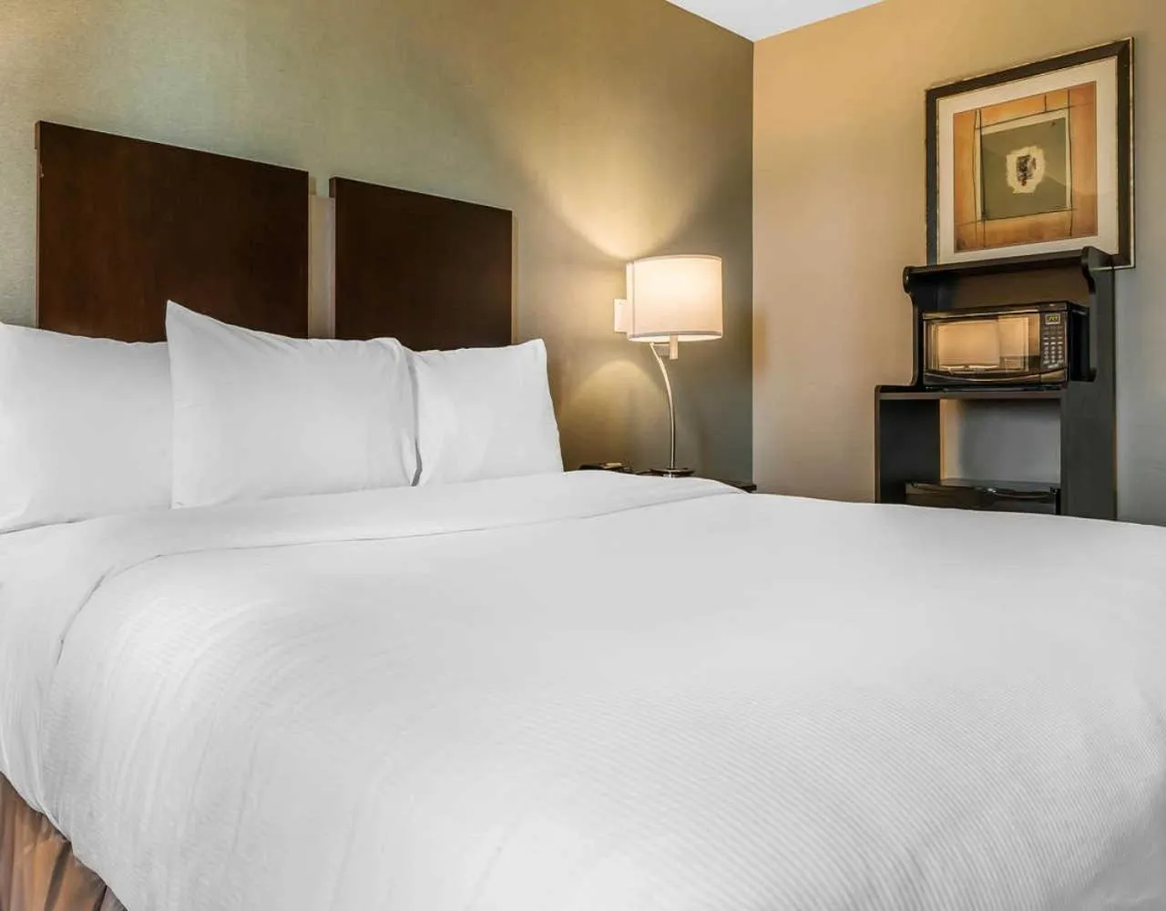 Bedroom, Bed in Clarion Inn Belle Vernon