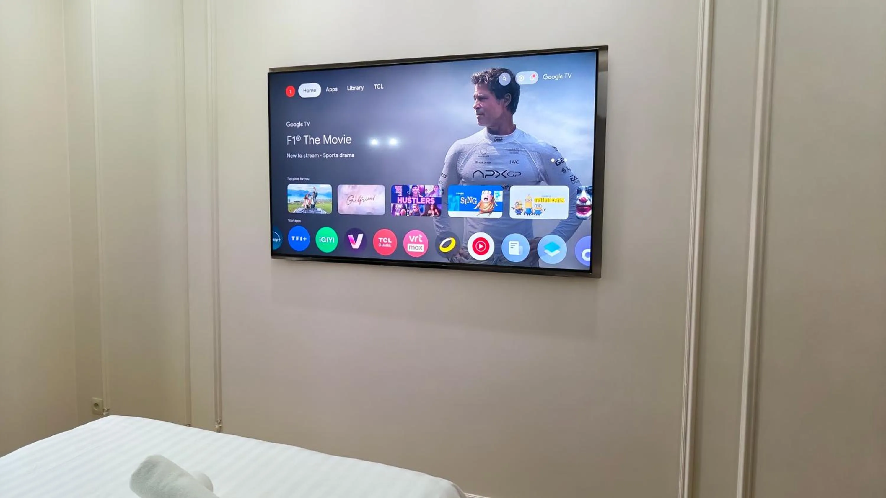 TV and multimedia, Bed in Hotel Leopold