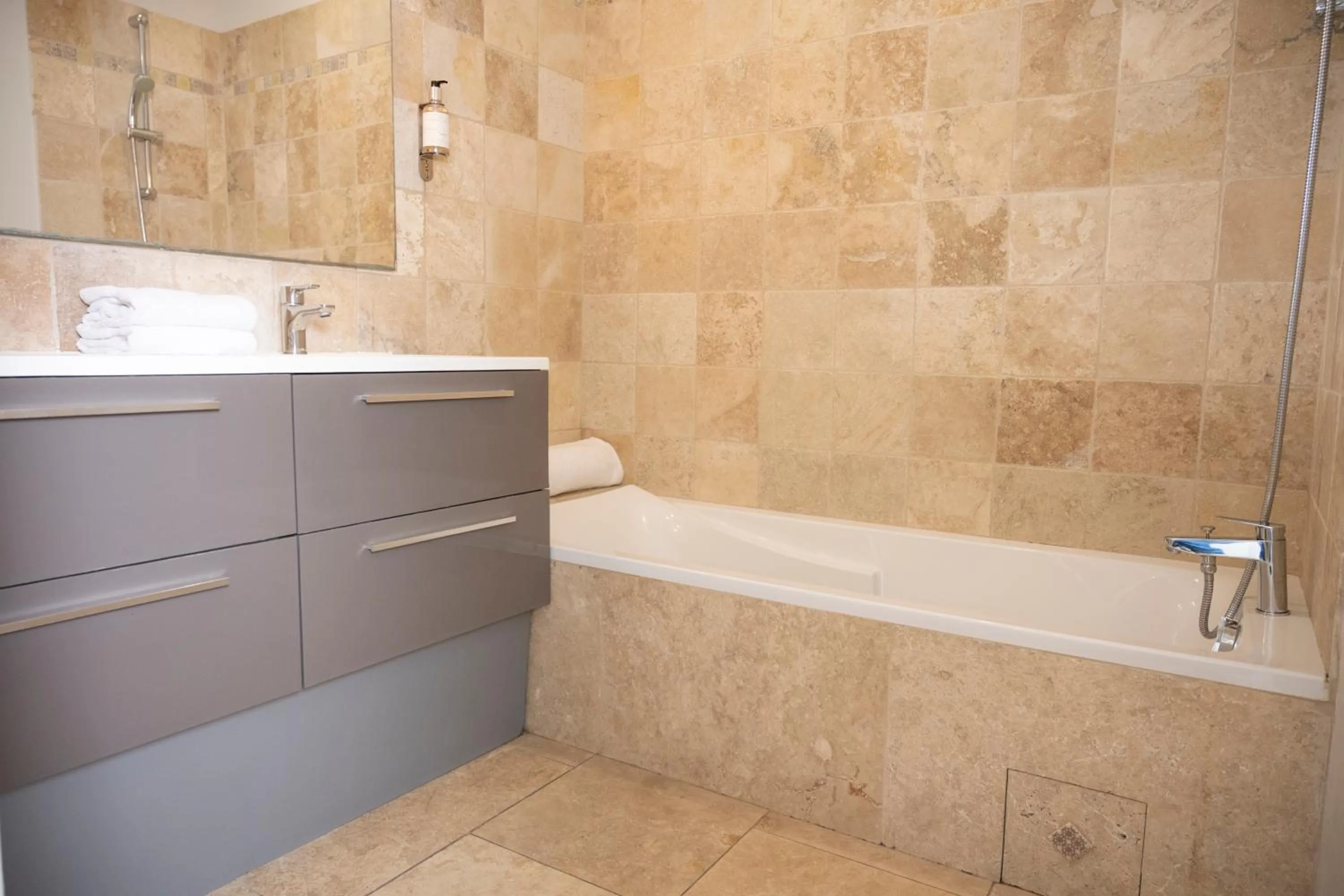 Shower in Hotel La Ciotat - A deux pas de l'eau