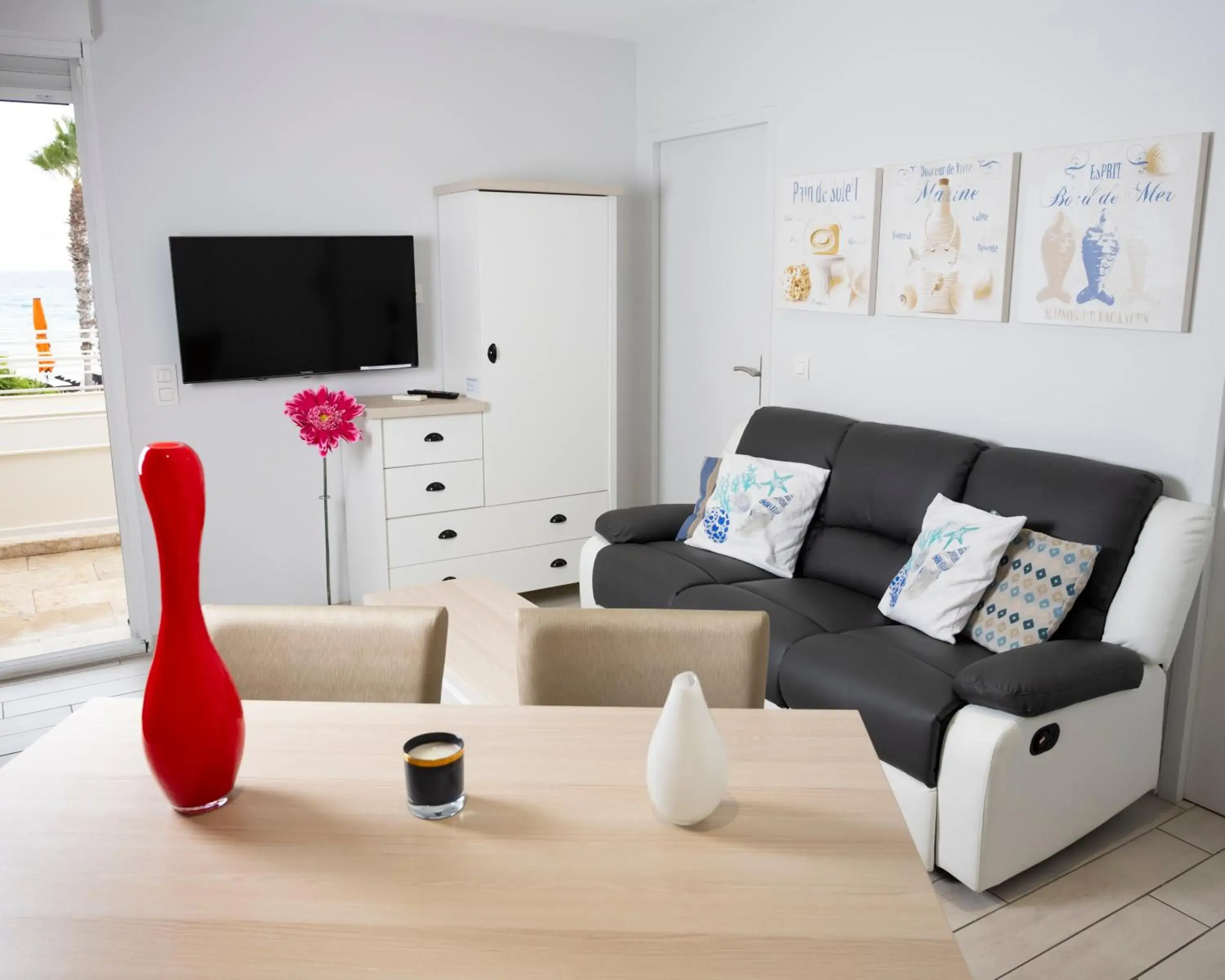 Two-Bedroom Apartment with Terrace and Sea View - Split Level in Hotel La Ciotat - A deux pas de l'eau Two-Bedroom Apartment with Terrace and Sea View - Split Level in Hotel La Ciotat - A deux pas de l'eau