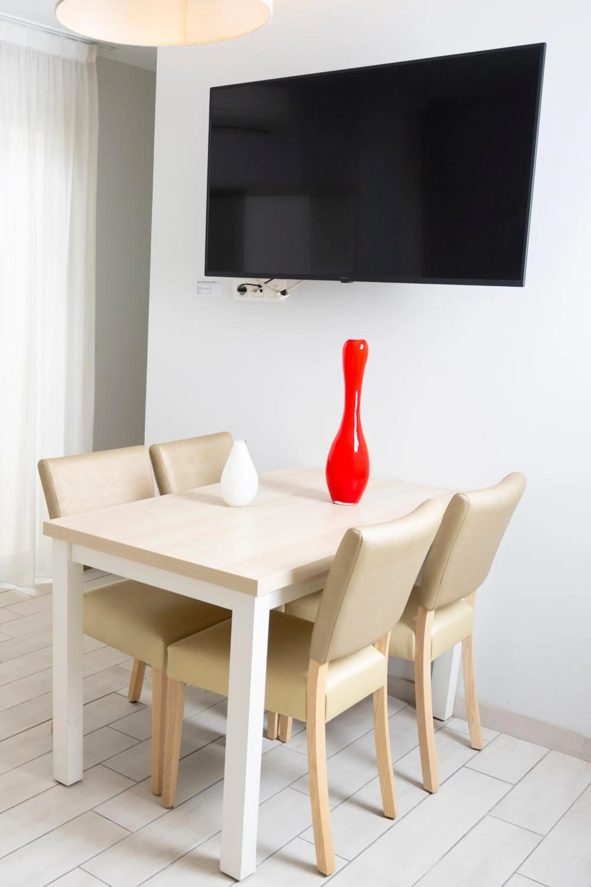 Communal lounge/ TV room in Hotel La Ciotat - A deux pas de l'eau