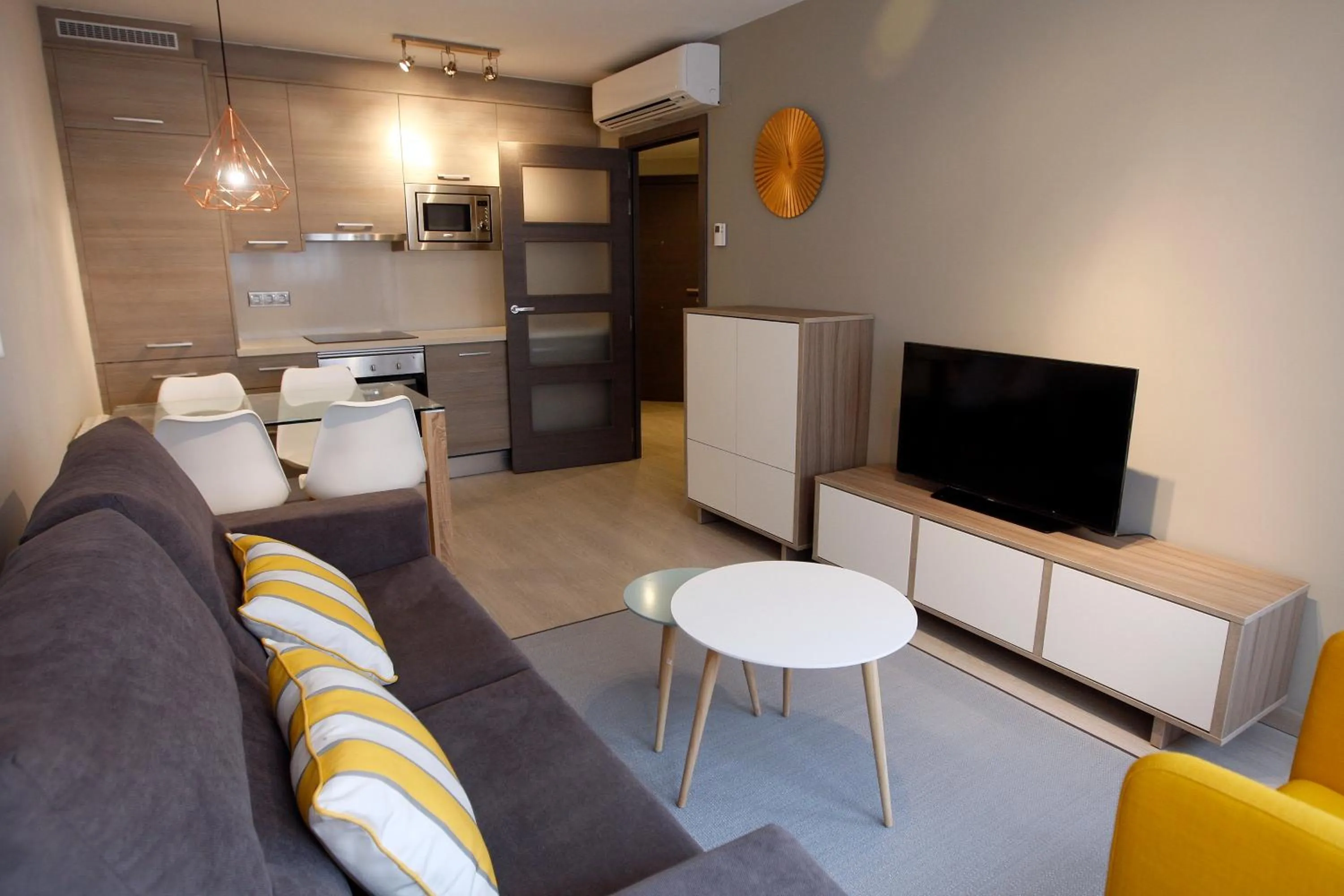TV and multimedia in Apartamentos Real Lleida