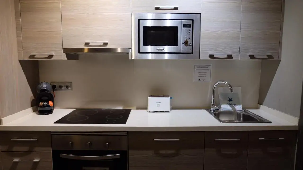 Kitchen or kitchenette in Apartamentos Real Lleida Kitchen or kitchenette in Apartamentos Real Lleida