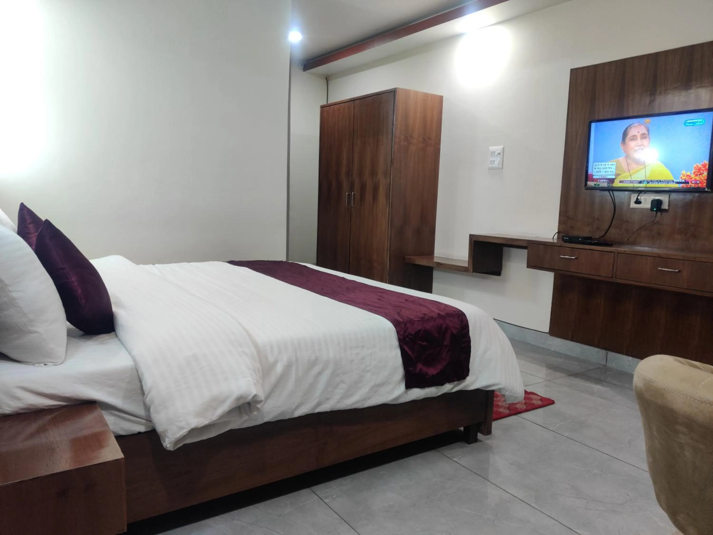 Communal lounge/ TV room, Bed in Hotel HV