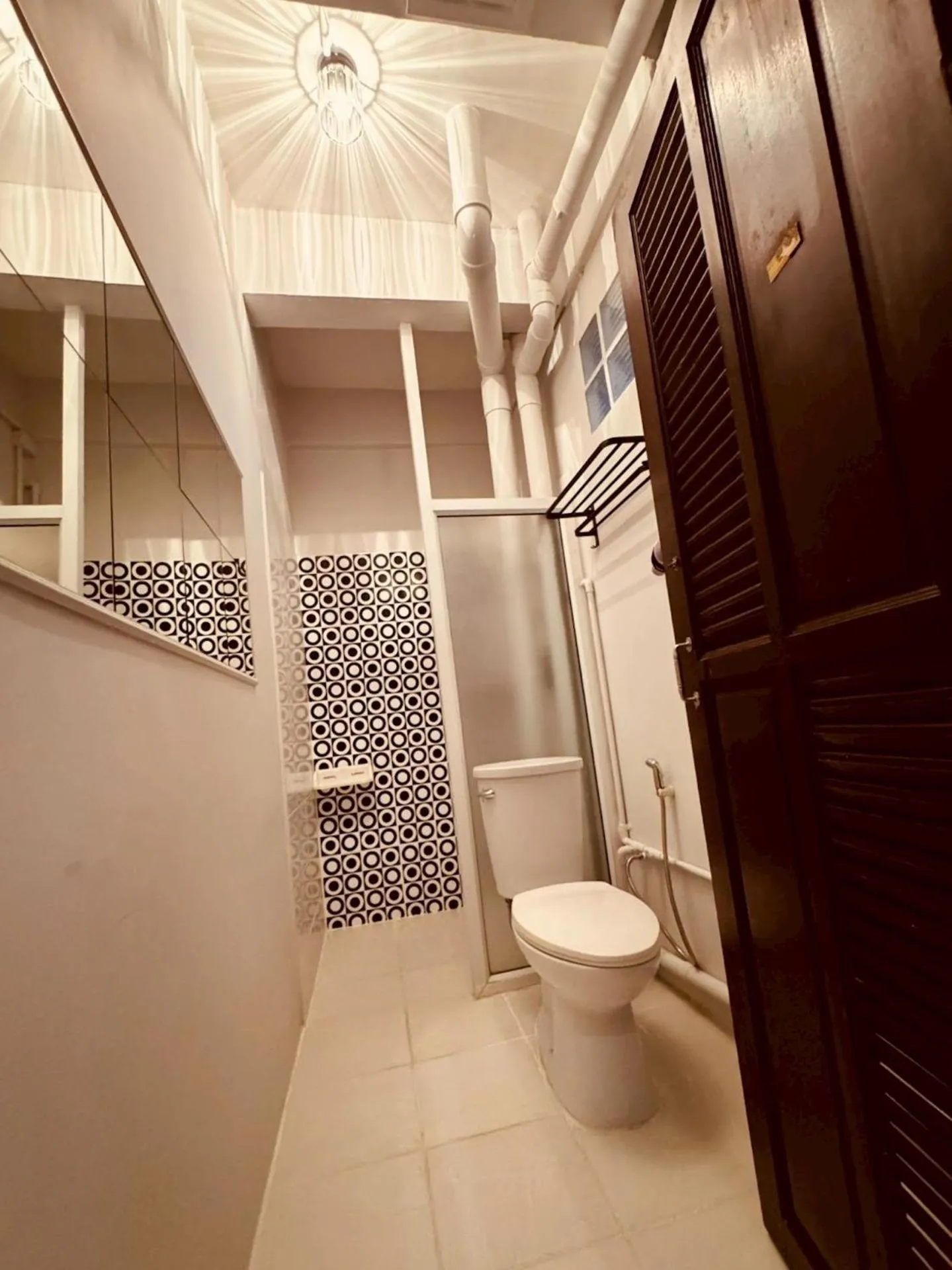 Shower in Baan Nampetch Hostel