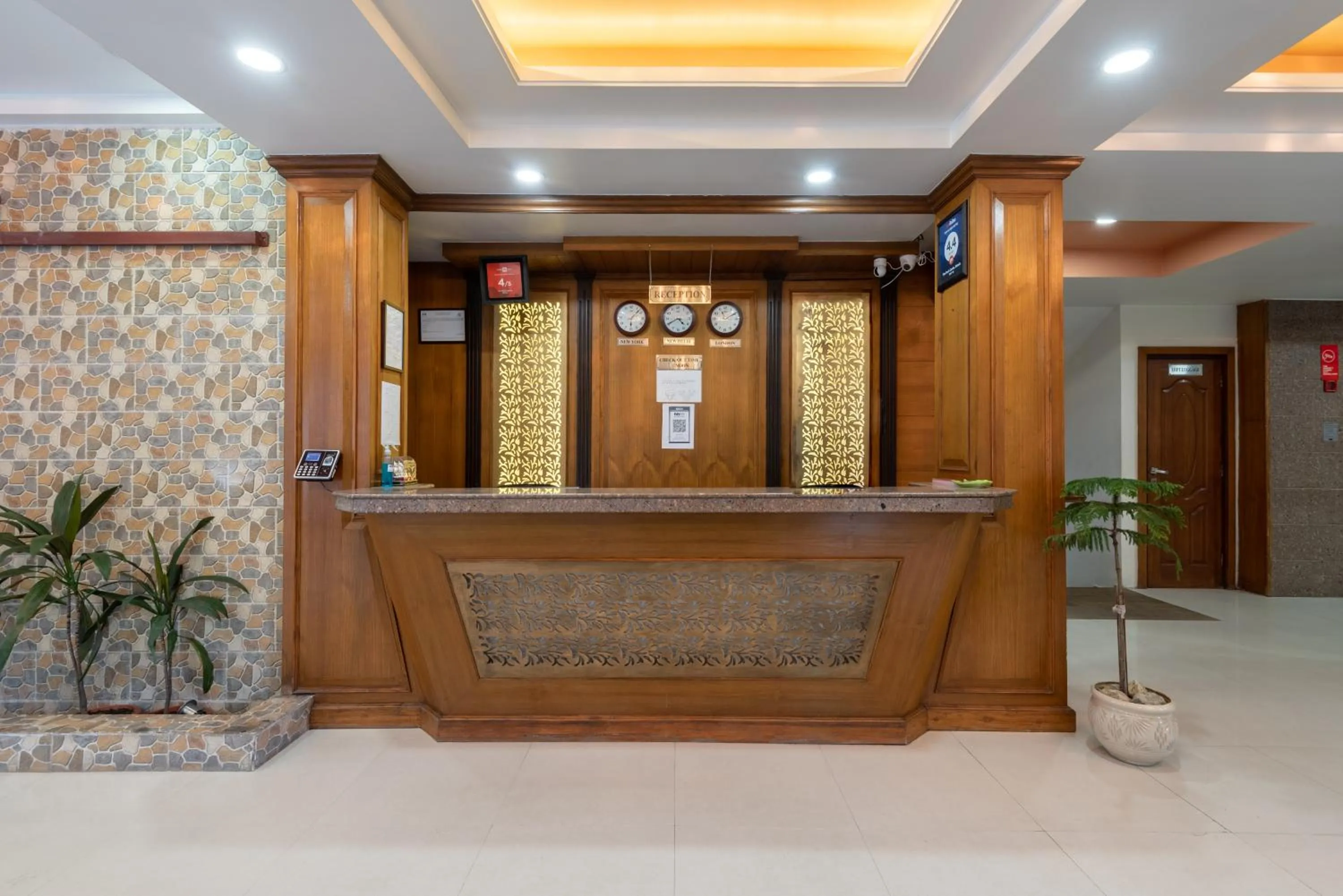 Lobby or reception in Rock Castle By DLS Hotels