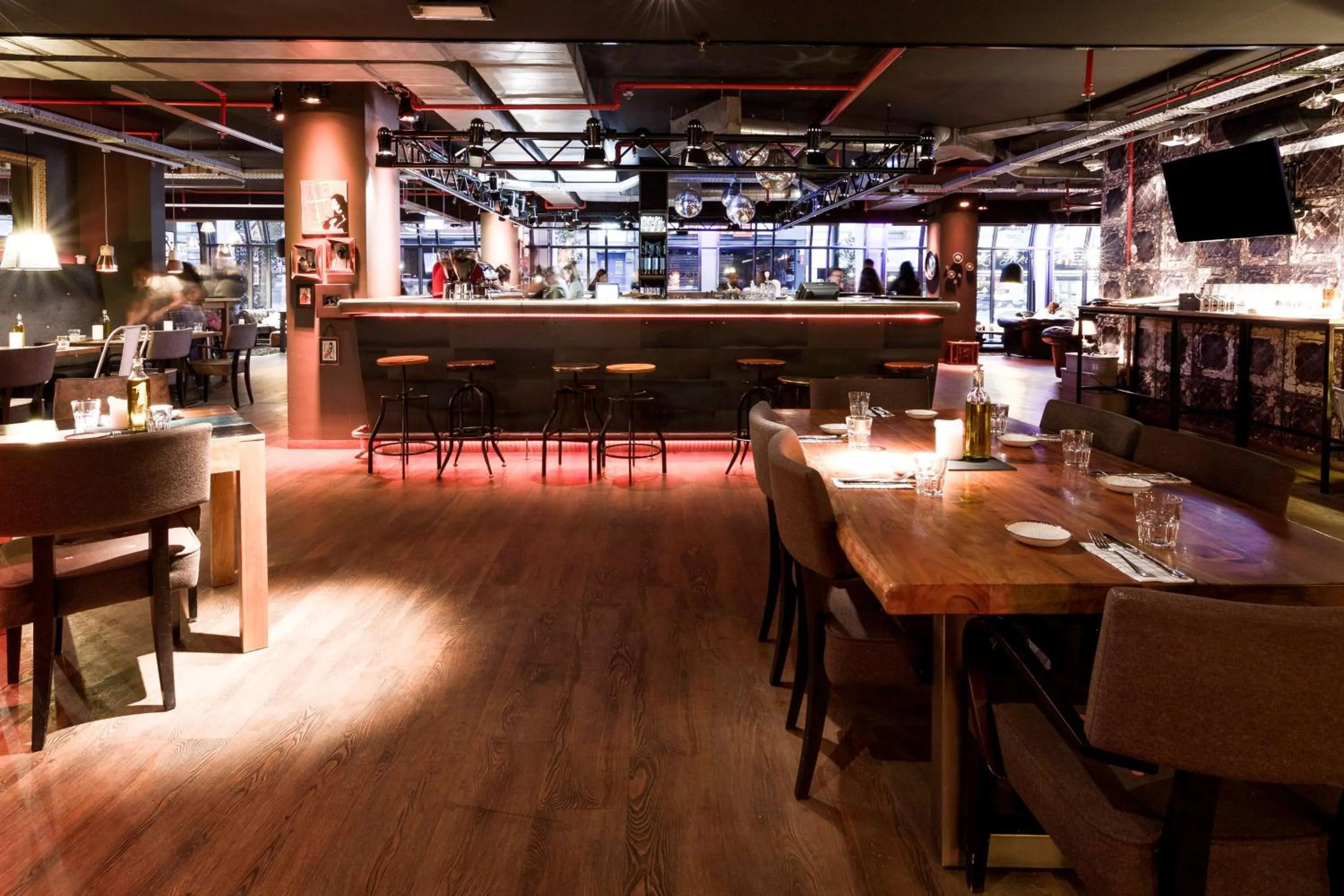 Lounge or bar in pentahotel Brussels City Centre