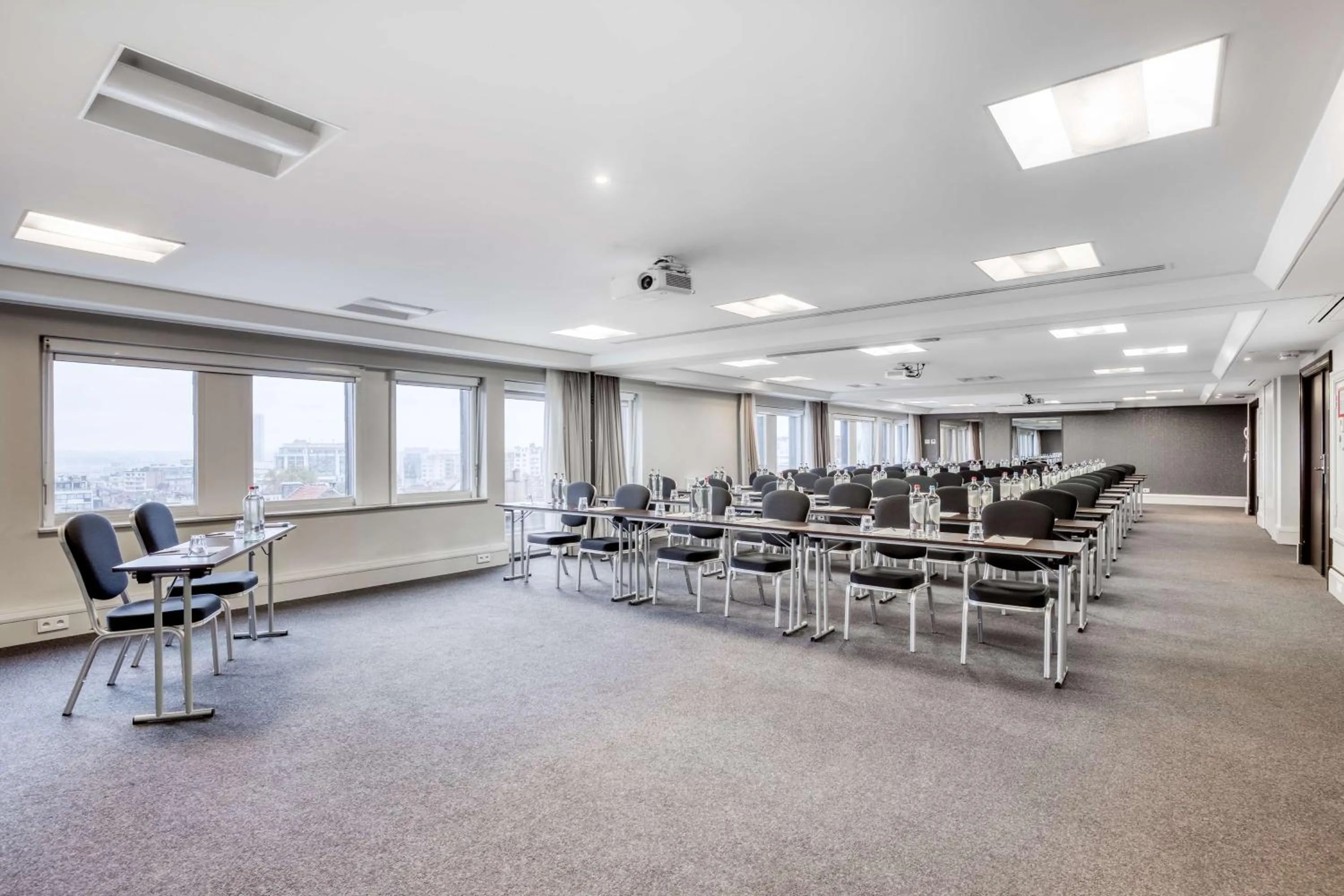 Photo of the whole room in pentahotel Brussels City Centre