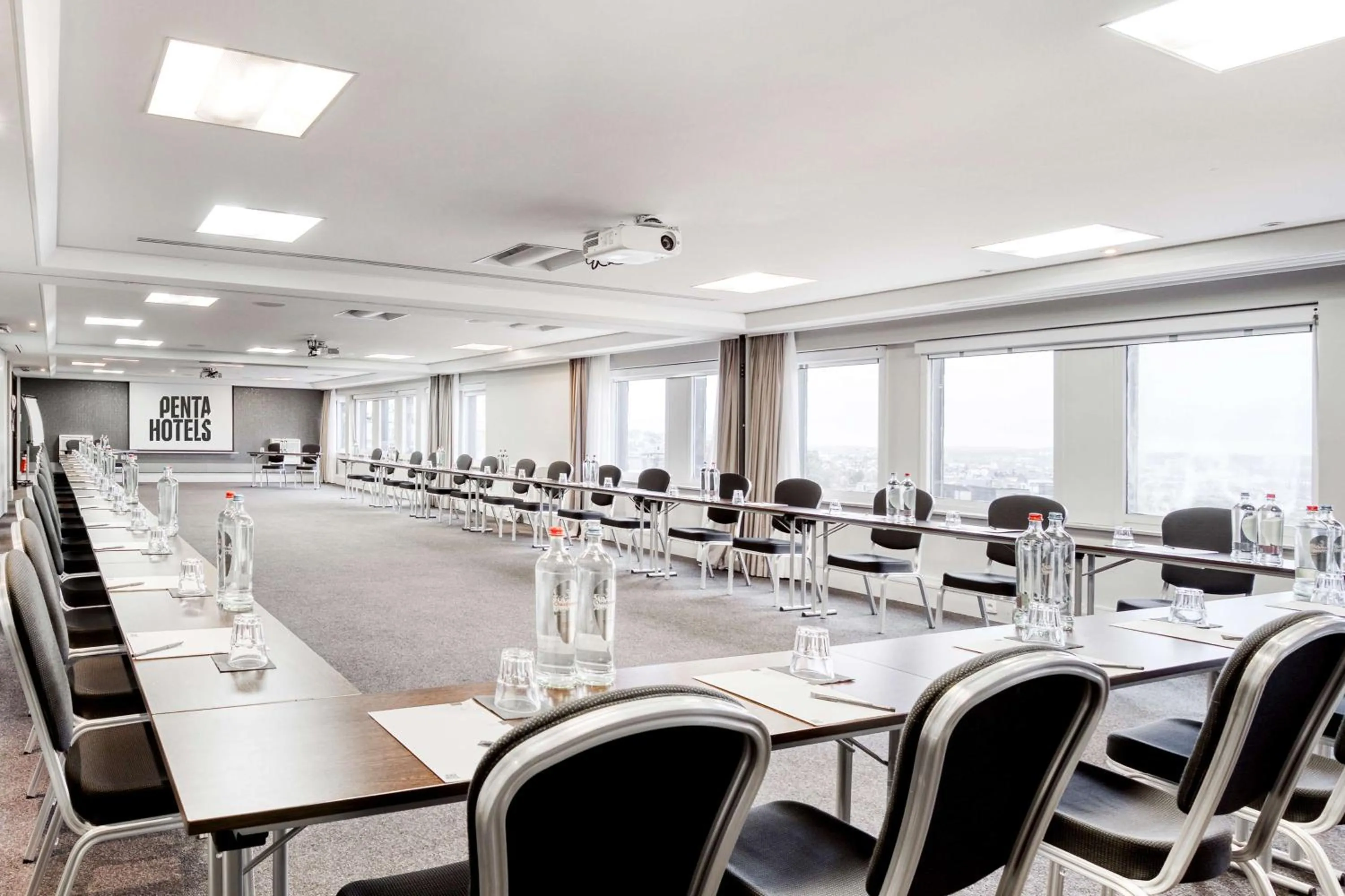 Photo of the whole room in pentahotel Brussels City Centre