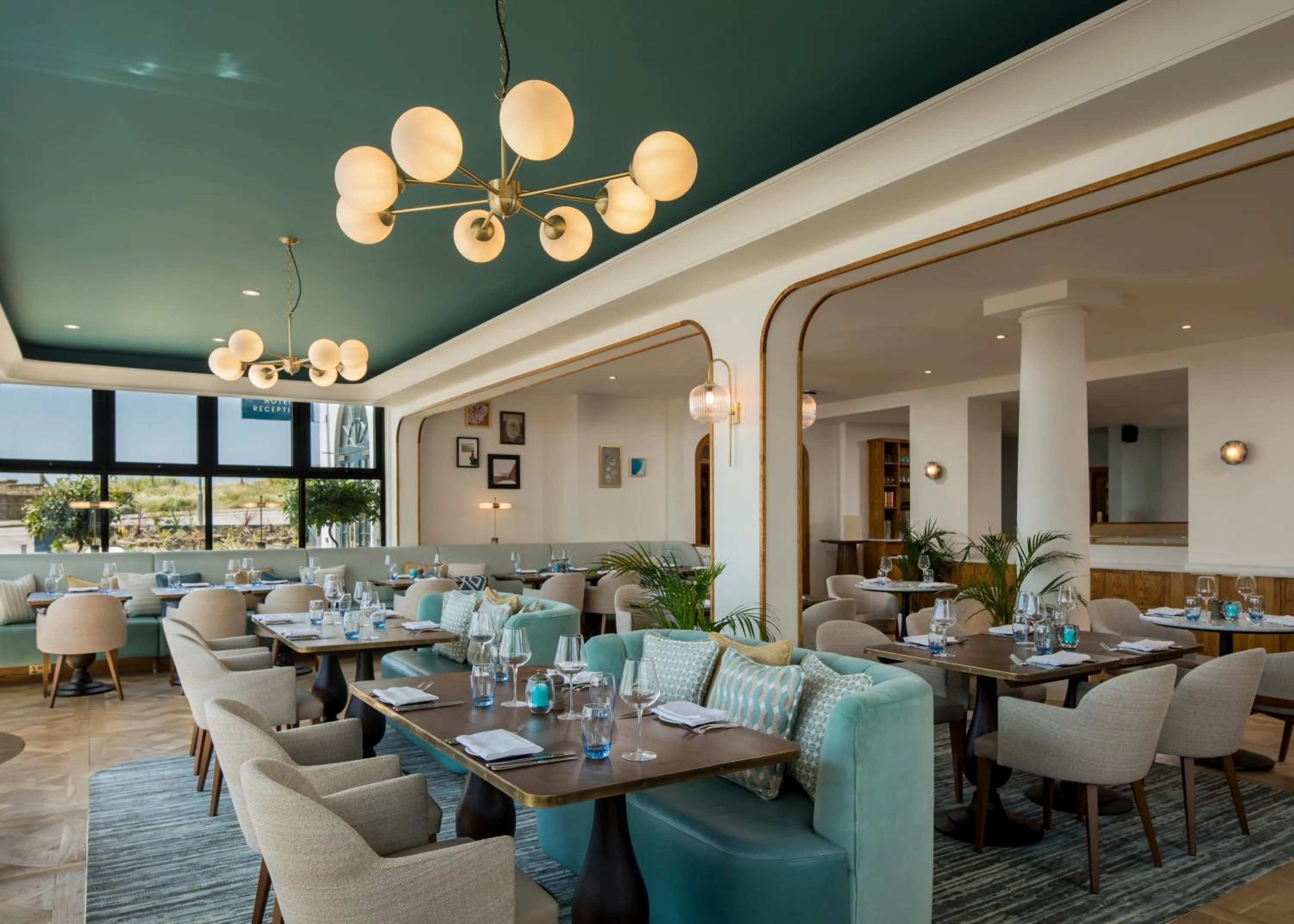 Restaurant/places to eat in The White Horses by Everly Hotels Collection