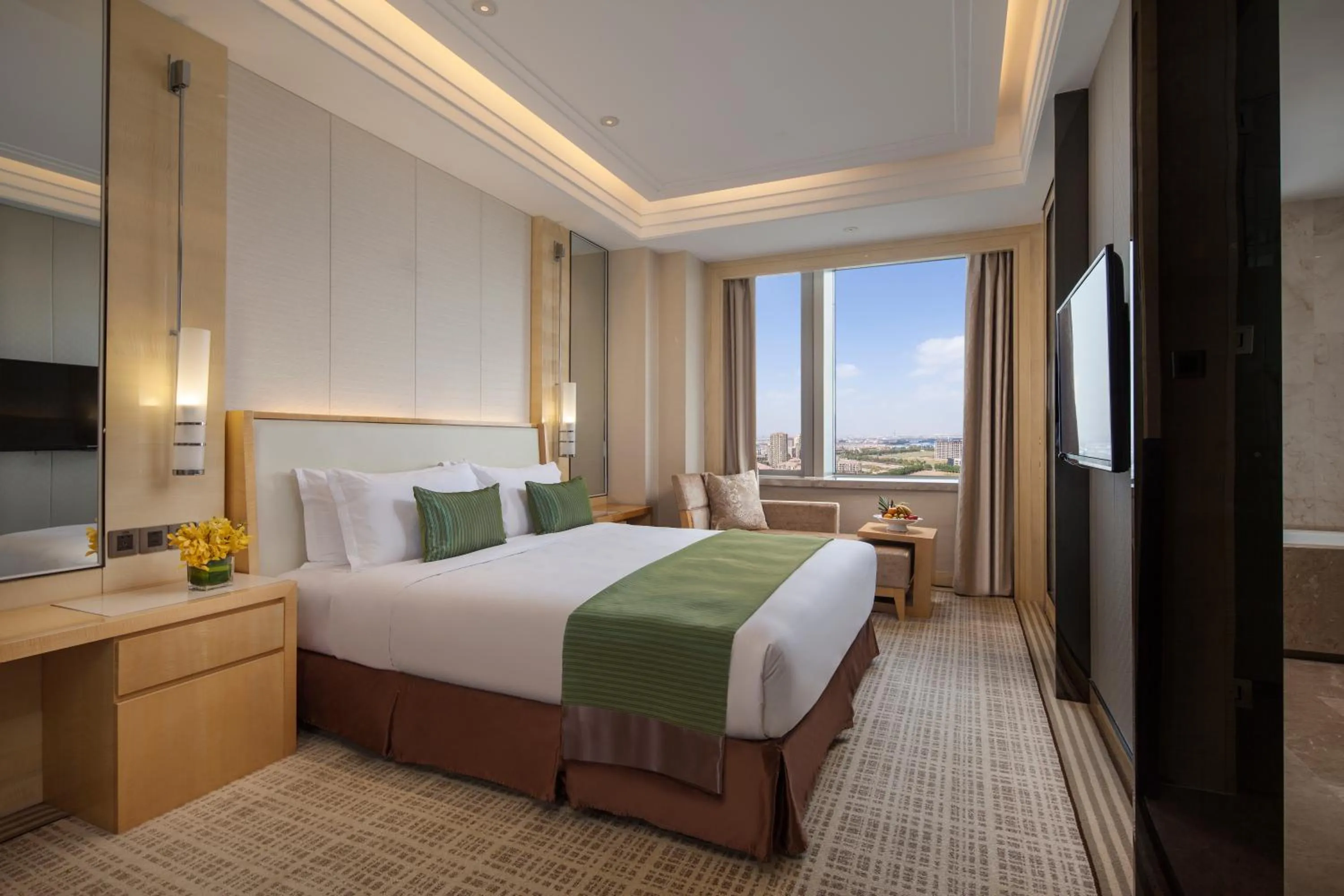 Bed in Ramada Plaza Qiandeng Kunshan