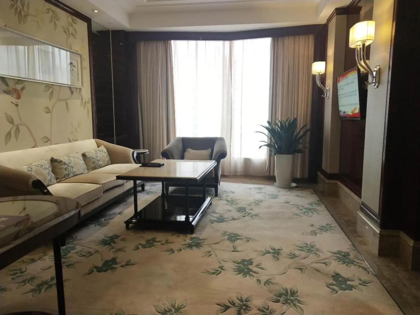 Living room in Ramada Plaza Qiandeng Kunshan