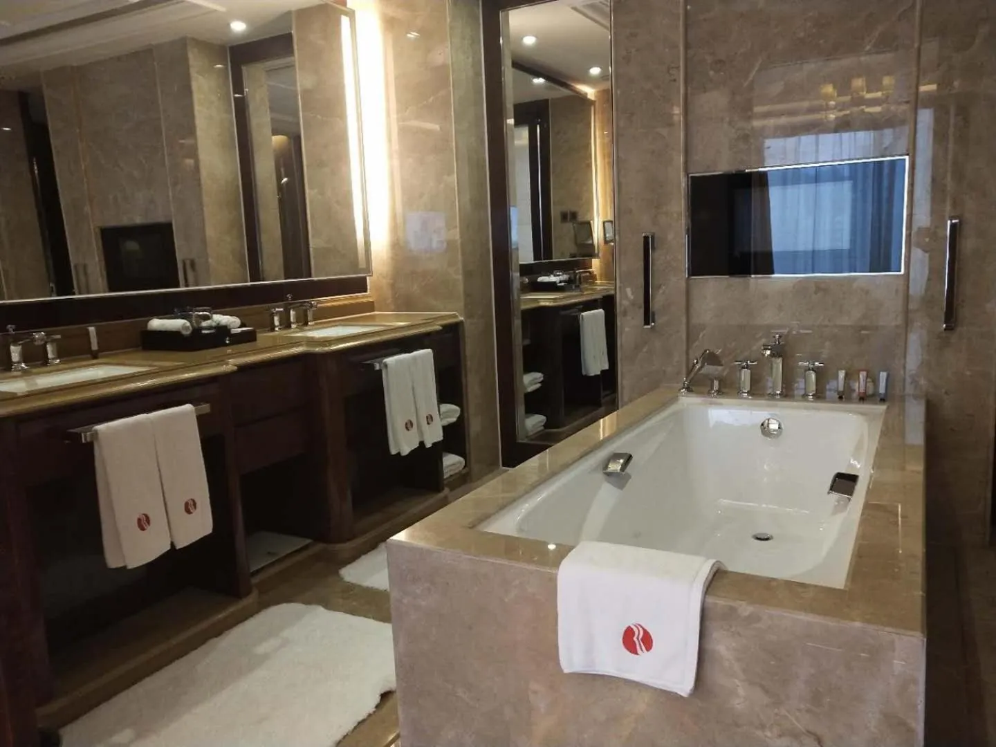 Bathroom in Ramada Plaza Qiandeng Kunshan