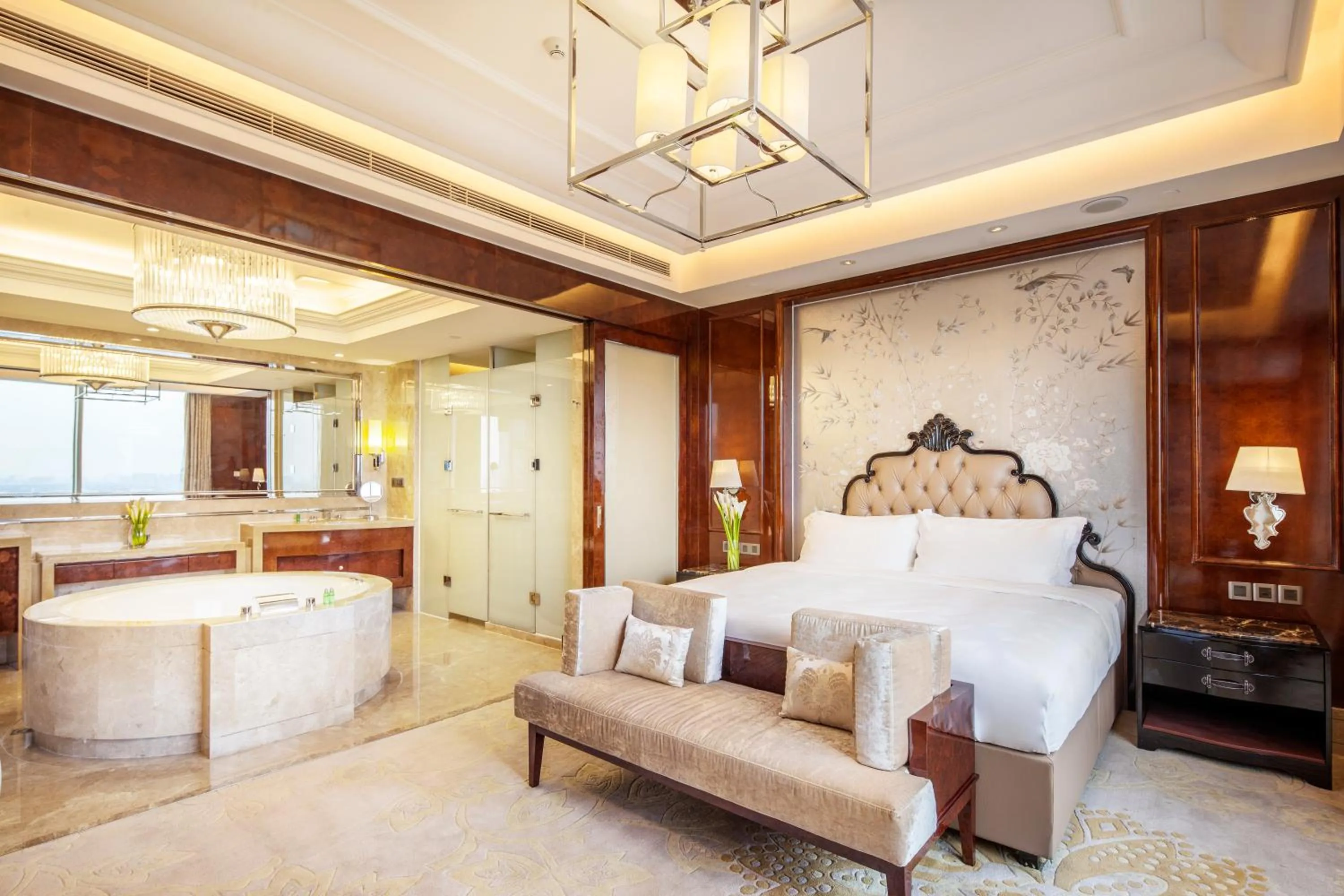 Bedroom in Ramada Plaza Qiandeng Kunshan