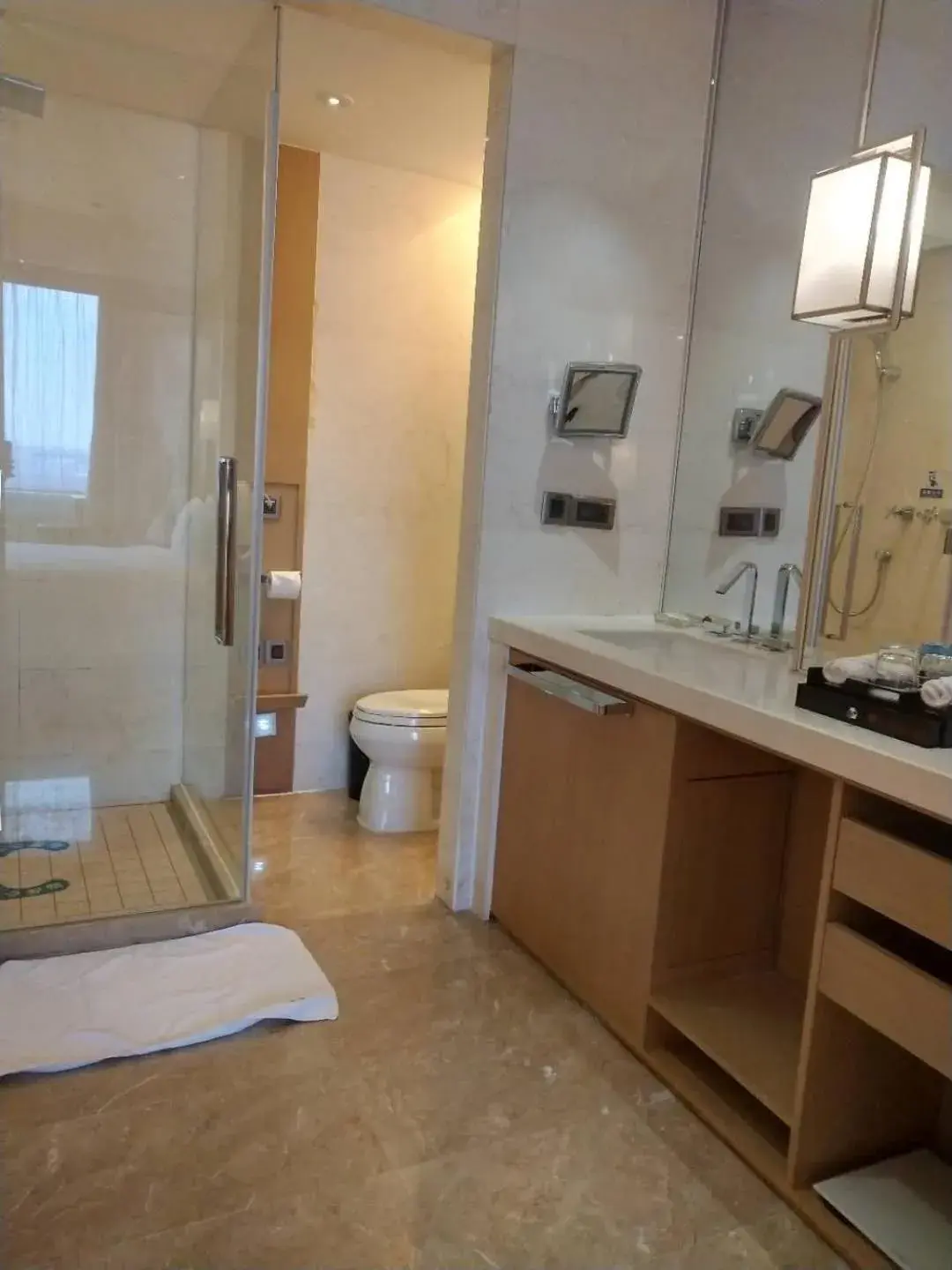 Queen Room - Non-Smoking in Ramada Plaza Qiandeng Kunshan Queen Room - Non-Smoking in Ramada Plaza Qiandeng Kunshan