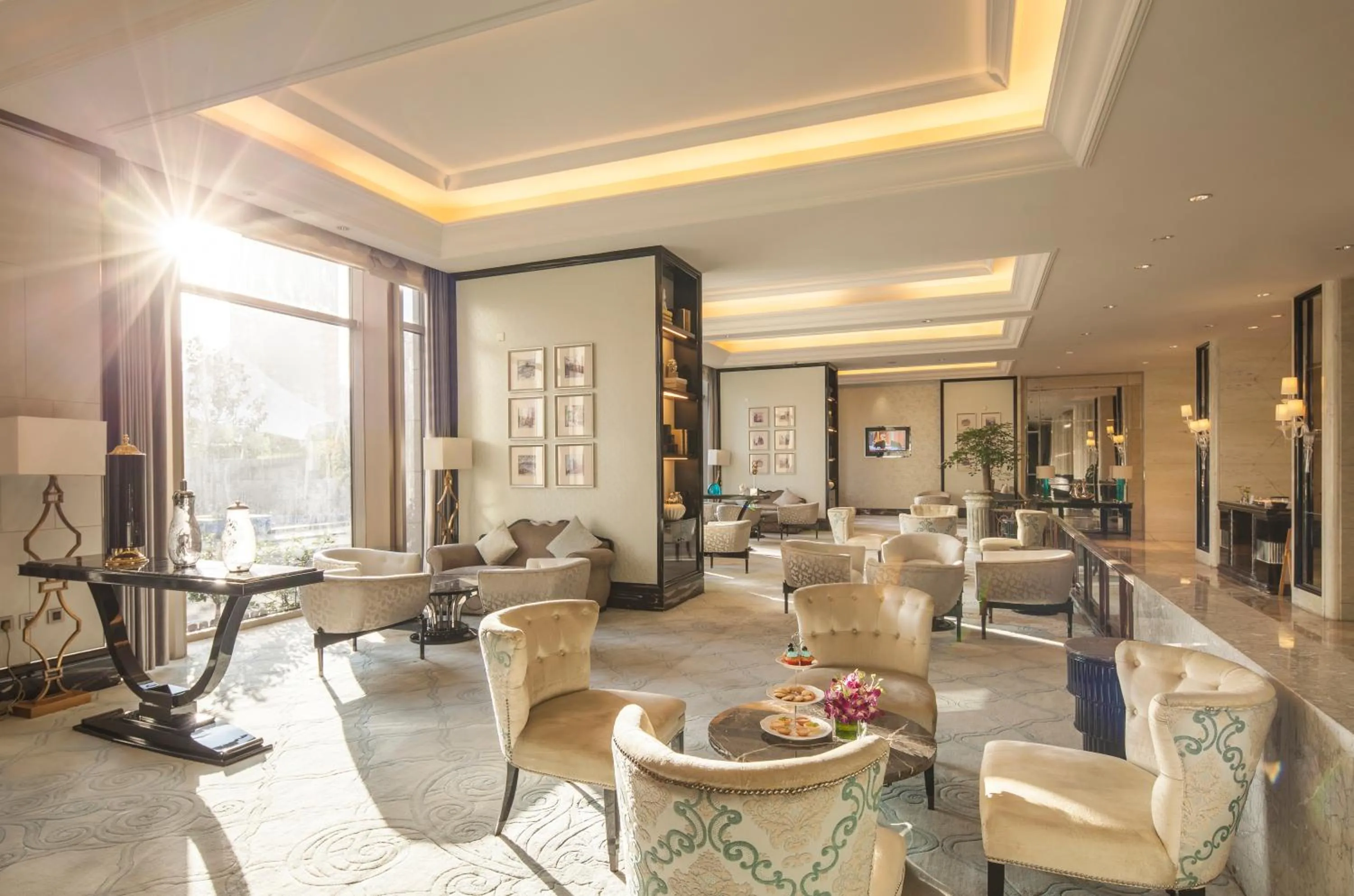 Seating area in Ramada Plaza Qiandeng Kunshan