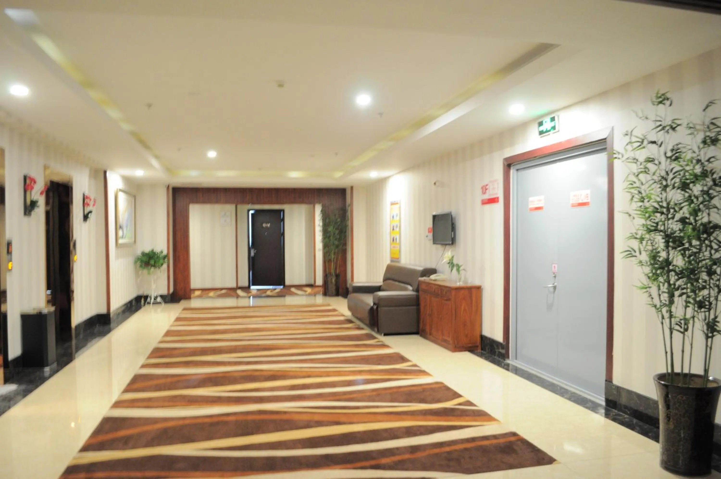 Restaurant/places to eat, Lobby/Reception in Ramada Linyi North