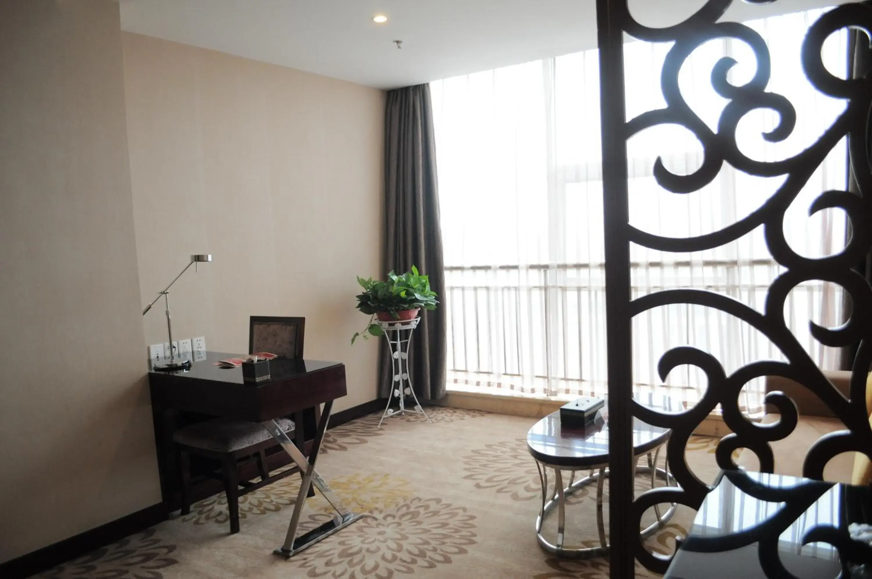 Deluxe Suite with King Bed and Street View - Smoking in Ramada Linyi North Deluxe Suite with King Bed and Street View - Smoking in Ramada Linyi North