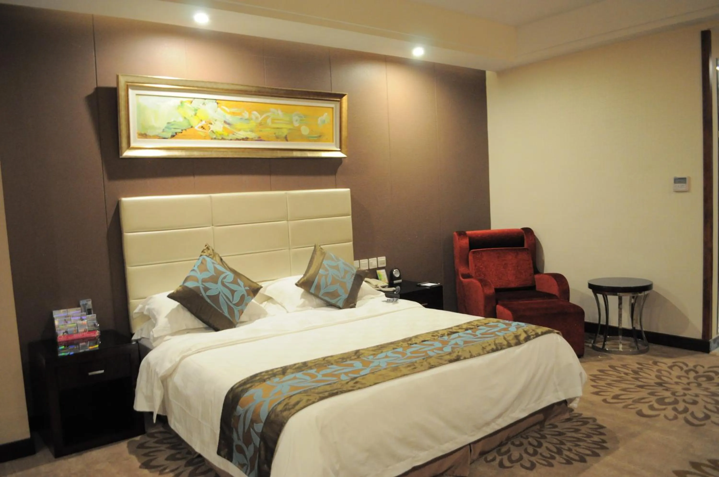 Bed in Ramada Linyi North