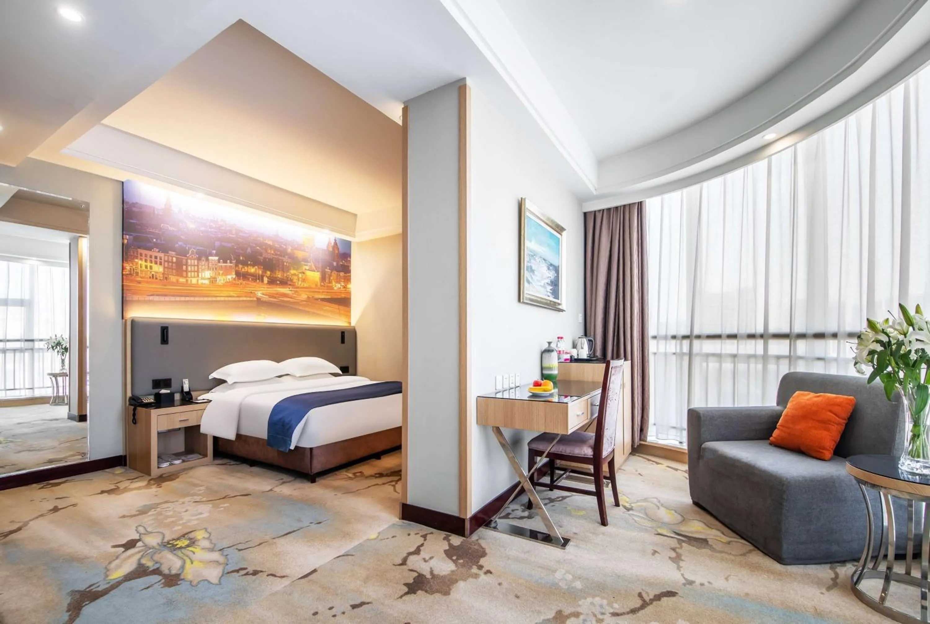 Photo of the whole room in Ramada Linyi North